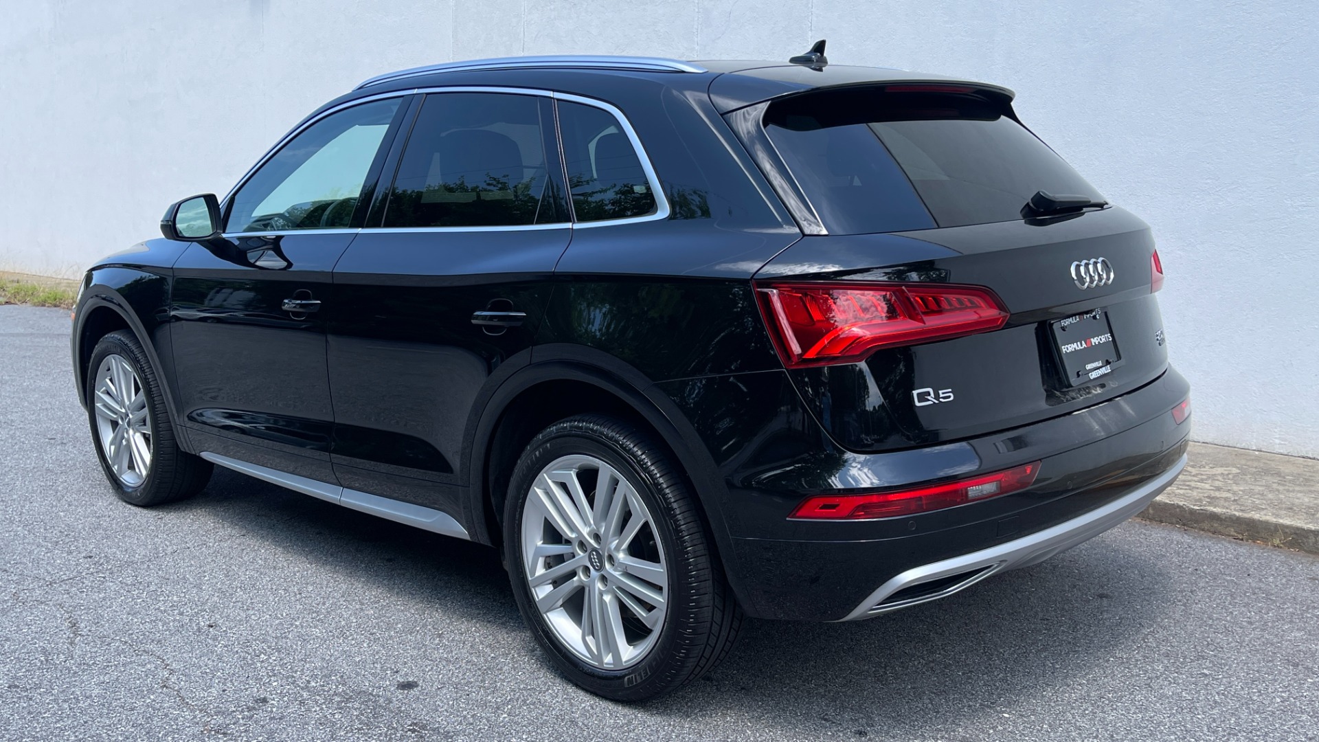Used 2018 Audi Q5 PREMIUM PLUS / 20IN WHEELS / WARM WEATHER PACKAGE / AUDI CONNECT for sale $33,595 at Formula Imports in Charlotte NC 28227 8