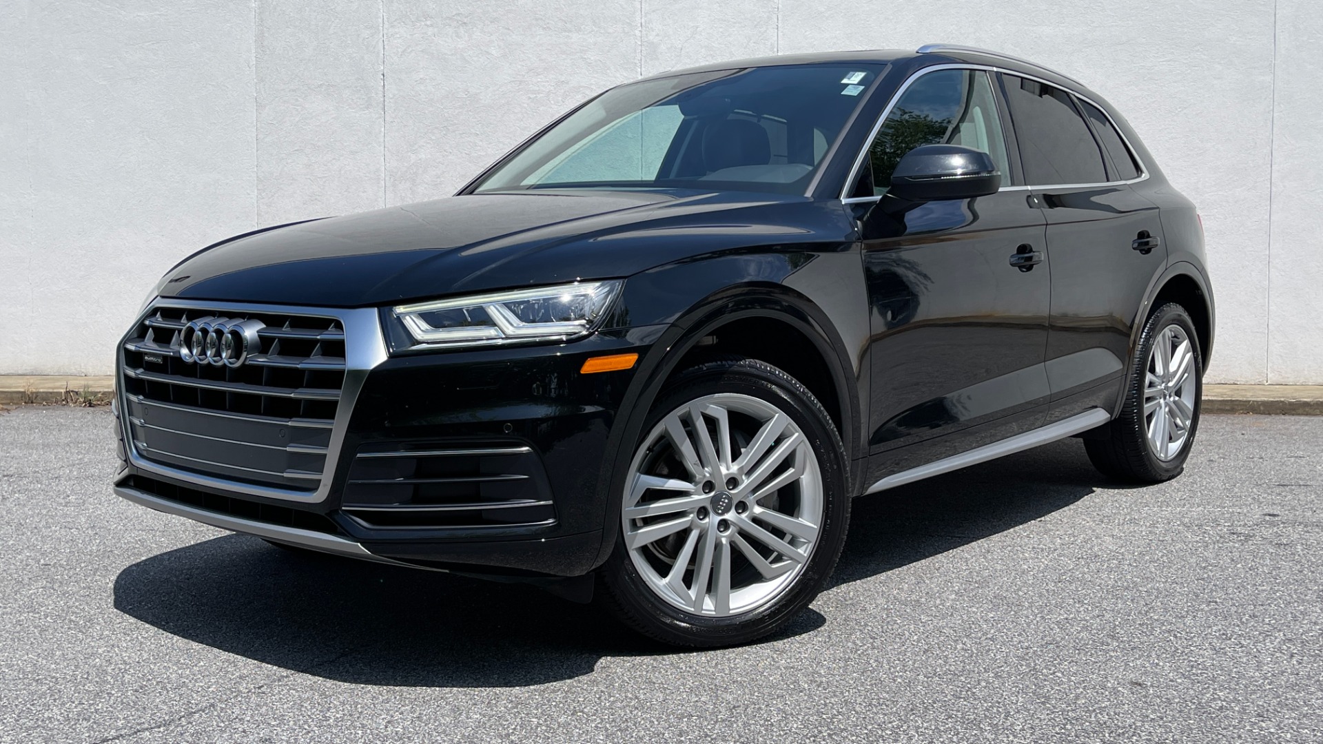 Used 2018 Audi Q5 PREMIUM PLUS / 20IN WHEELS / WARM WEATHER PACKAGE / AUDI CONNECT for sale $33,595 at Formula Imports in Charlotte NC 28227 1