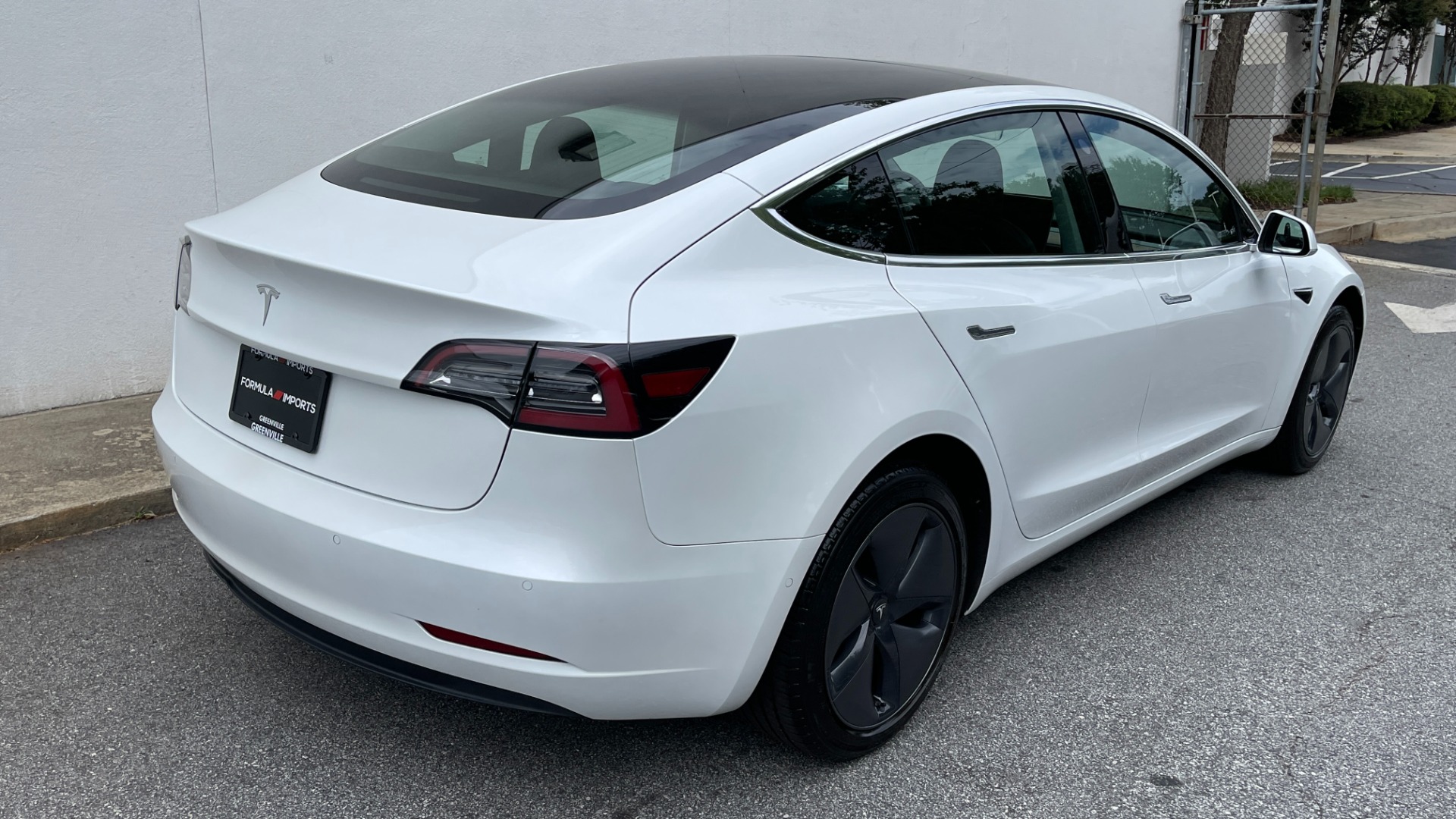 Used 2020 Tesla Model 3 STANDARD RANGE PLUS / AUTOPILOT / STANDARD CONNECTIVITY / PEARL WHITE for sale Sold at Formula Imports in Charlotte NC 28227 2