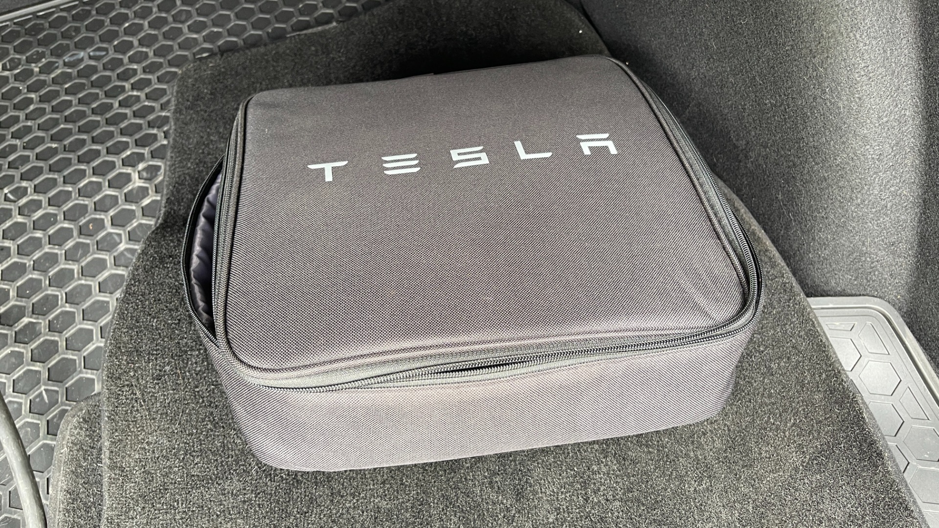Used 2020 Tesla Model 3 STANDARD RANGE PLUS / AUTOPILOT / STANDARD CONNECTIVITY / PEARL WHITE for sale Sold at Formula Imports in Charlotte NC 28227 28