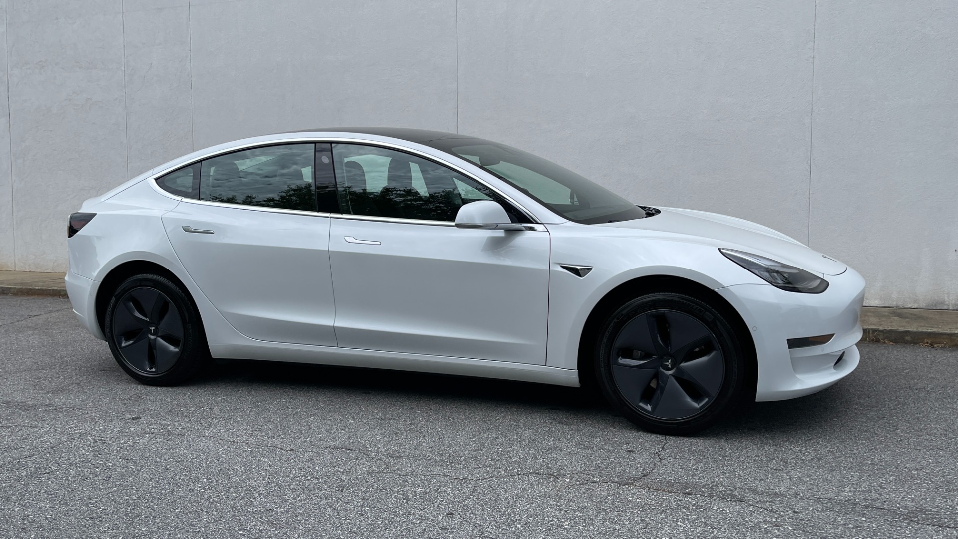 Used 2020 Tesla Model 3 STANDARD RANGE PLUS / AUTOPILOT / STANDARD CONNECTIVITY / PEARL WHITE for sale Sold at Formula Imports in Charlotte NC 28227 3