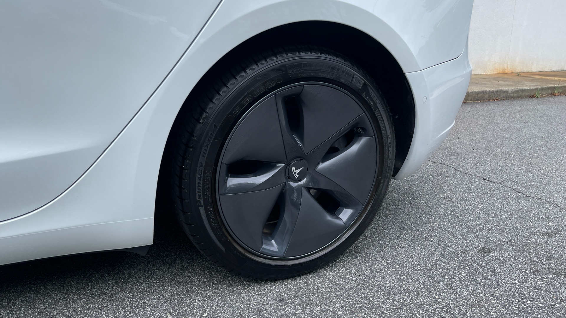 Used 2020 Tesla Model 3 STANDARD RANGE PLUS / AUTOPILOT / STANDARD CONNECTIVITY / PEARL WHITE for sale Sold at Formula Imports in Charlotte NC 28227 40