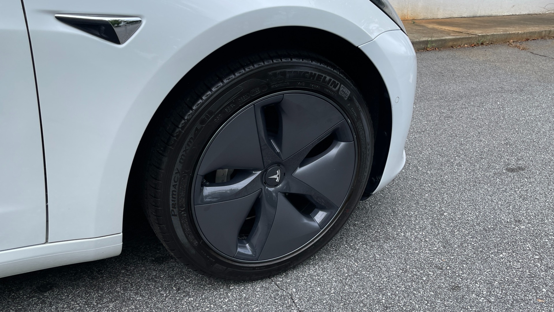 Used 2020 Tesla Model 3 STANDARD RANGE PLUS / AUTOPILOT / STANDARD CONNECTIVITY / PEARL WHITE for sale Sold at Formula Imports in Charlotte NC 28227 41