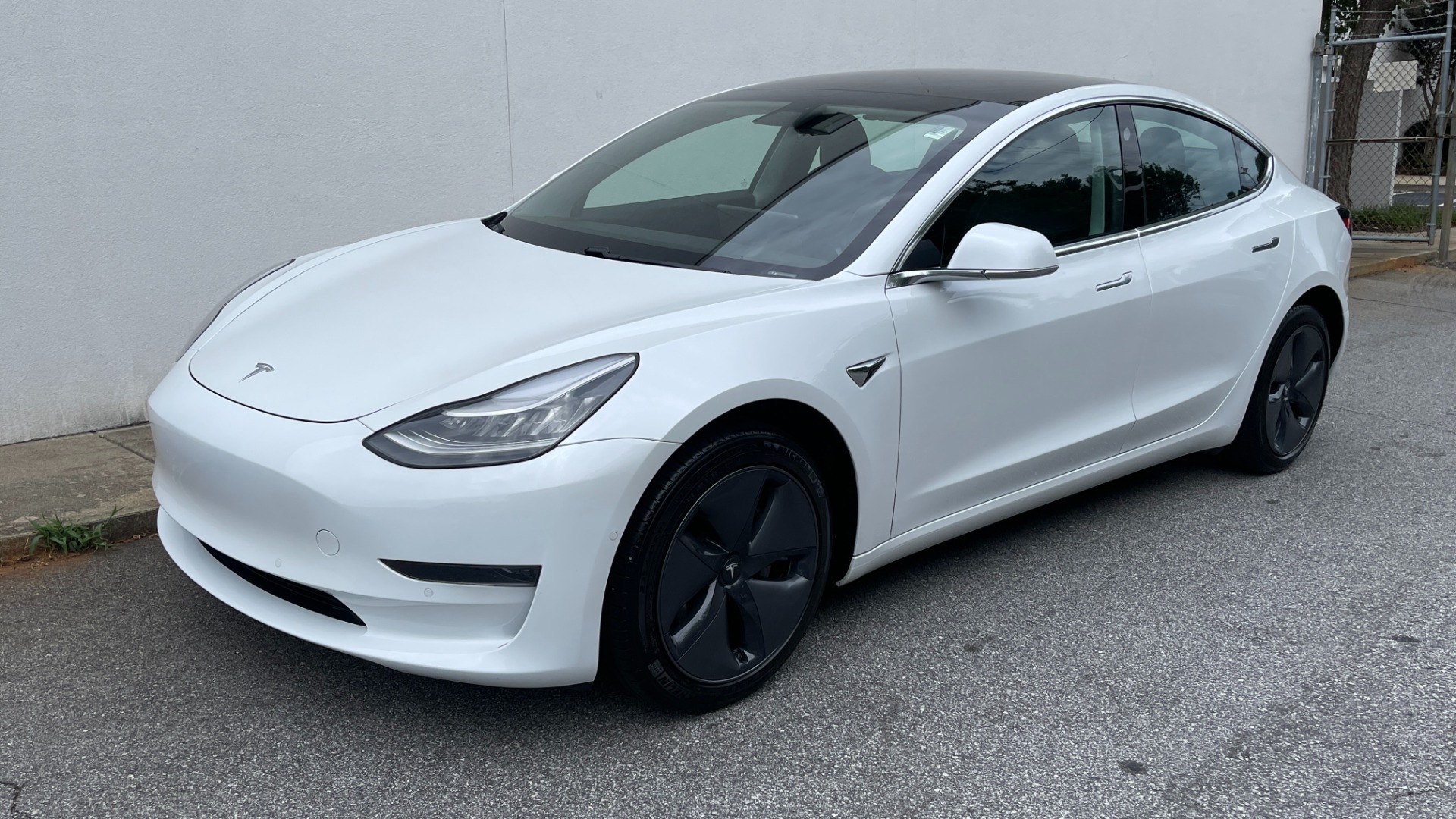 Used 2020 Tesla Model 3 STANDARD RANGE PLUS / AUTOPILOT / STANDARD CONNECTIVITY / PEARL WHITE for sale Sold at Formula Imports in Charlotte NC 28227 5