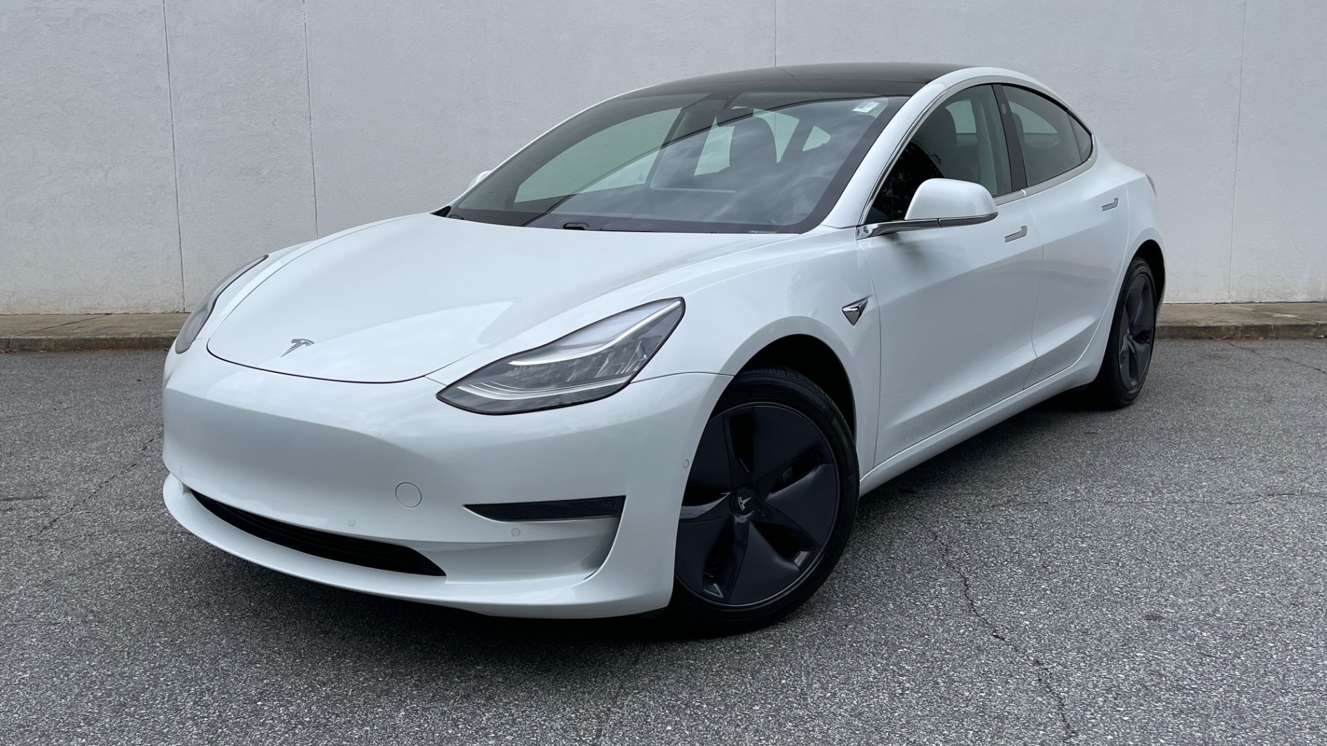 Used 2020 Tesla Model 3 STANDARD RANGE PLUS / AUTOPILOT / STANDARD CONNECTIVITY / PEARL WHITE for sale Sold at Formula Imports in Charlotte NC 28227 1