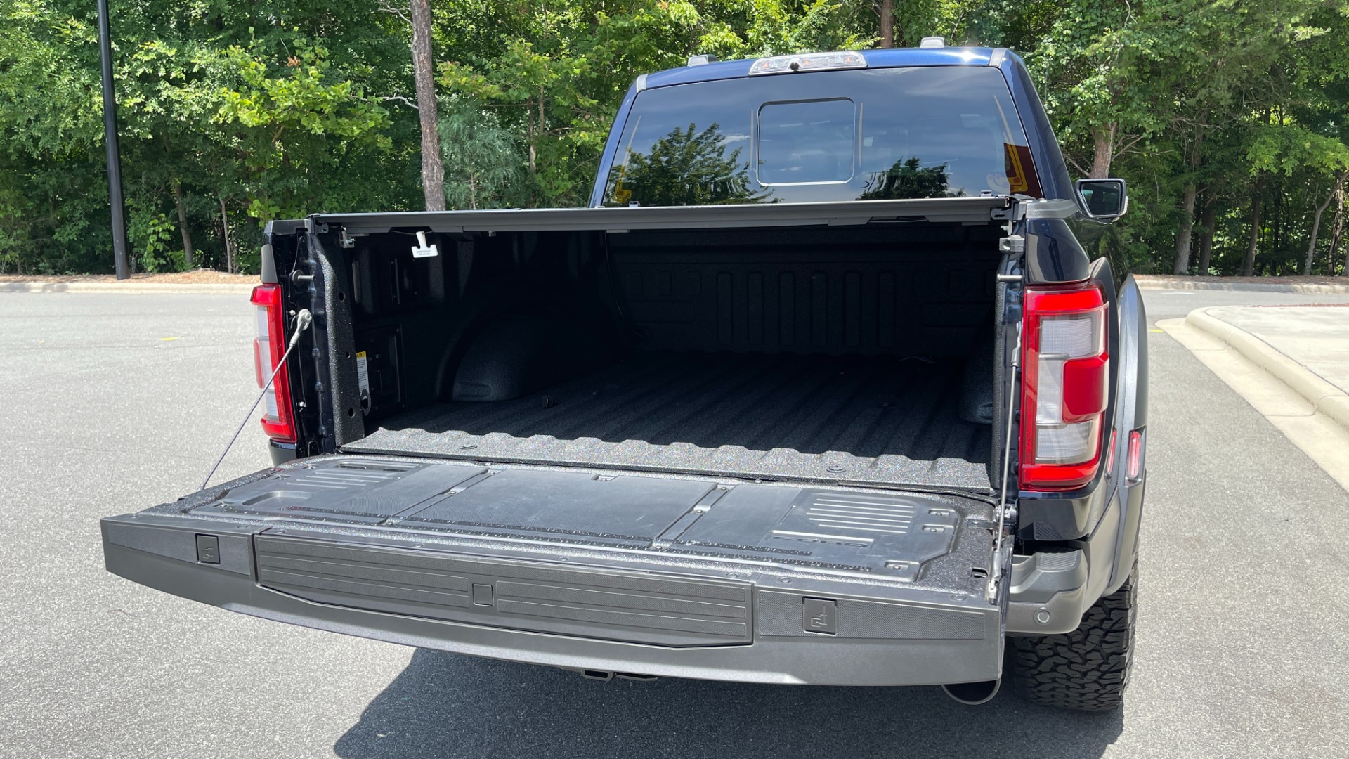 Used 2022 Ford F-150 Raptor for sale Sold at Formula Imports in Charlotte NC 28227 18