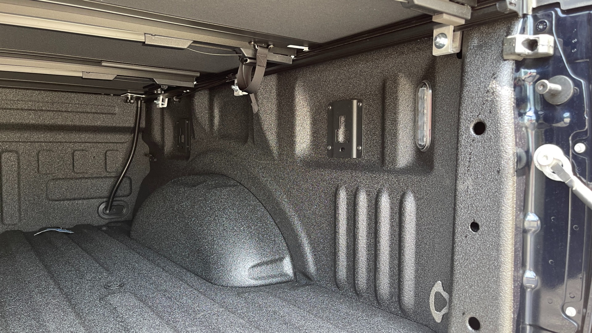 Used 2022 Ford F-150 RAPTOR / FOX SHOCKS / CONSOLE SAFE / 802A PACK for sale $98,495 at Formula Imports in Charlotte NC 28227 20