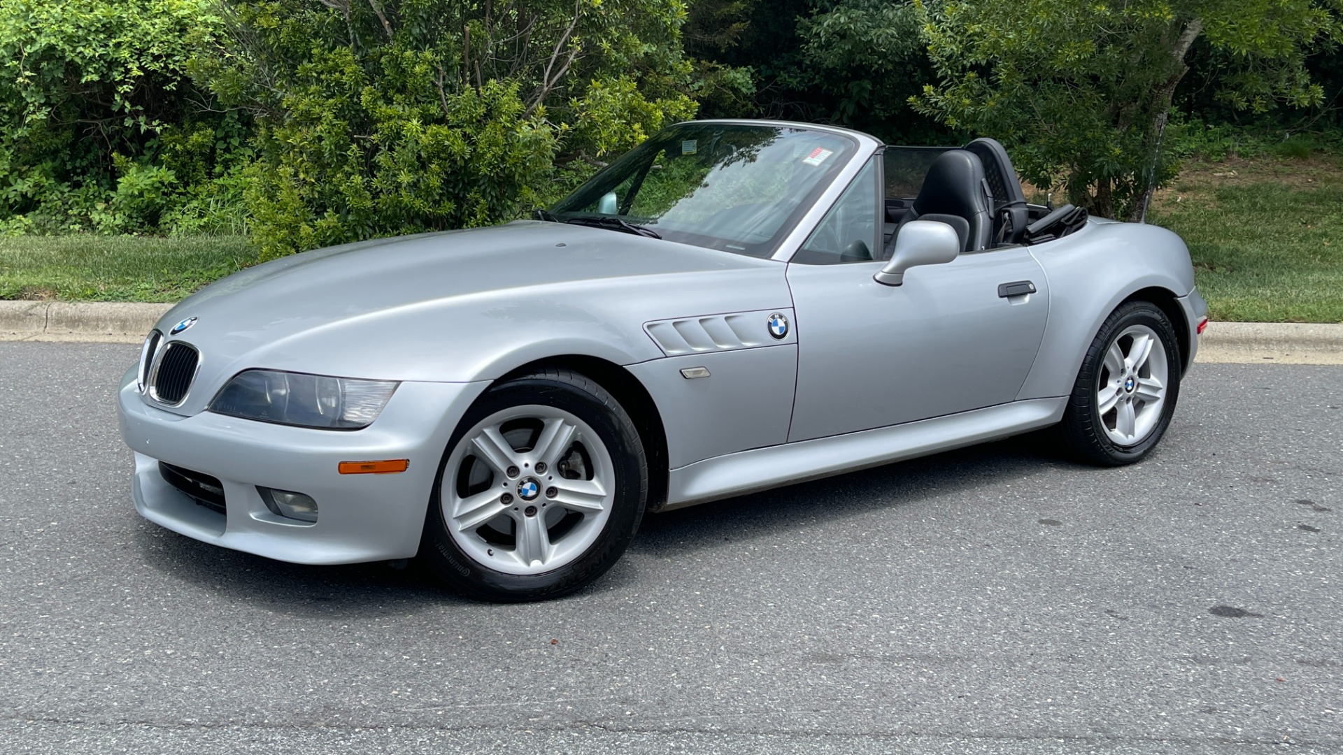 Used 2000 BMW Z3 2.5L / CONVERTIBLE / PWR TOP / AUTOMATIC / HEATED SEATS / LEATHER for sale $12,995 at Formula Imports in Charlotte NC 28227 2