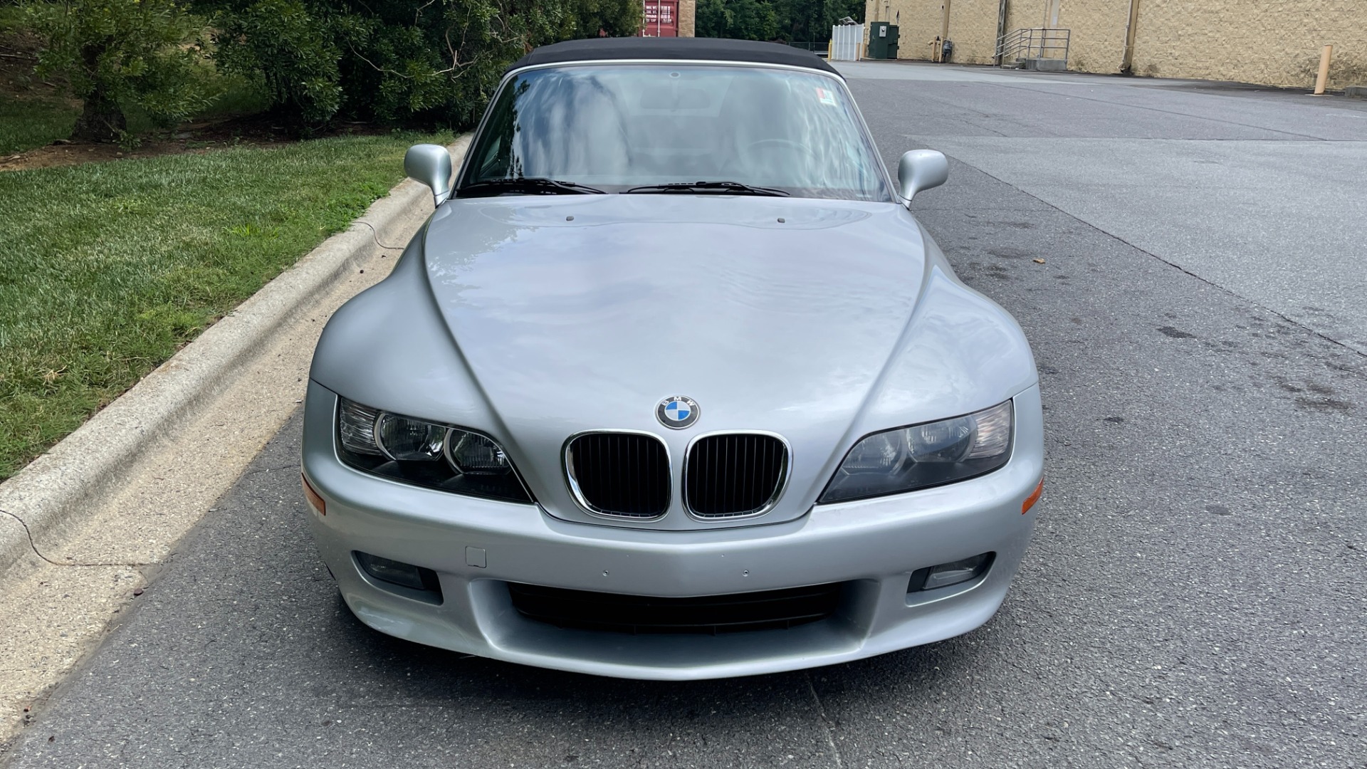 Used 2000 BMW Z3 2.5L / CONVERTIBLE / PWR TOP / AUTOMATIC / HEATED SEATS / LEATHER for sale $12,995 at Formula Imports in Charlotte NC 28227 4