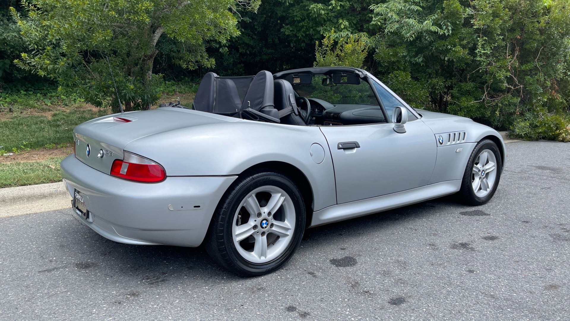 Used 2000 BMW Z3 2.5L / CONVERTIBLE / PWR TOP / AUTOMATIC / HEATED SEATS / LEATHER for sale $12,995 at Formula Imports in Charlotte NC 28227 6