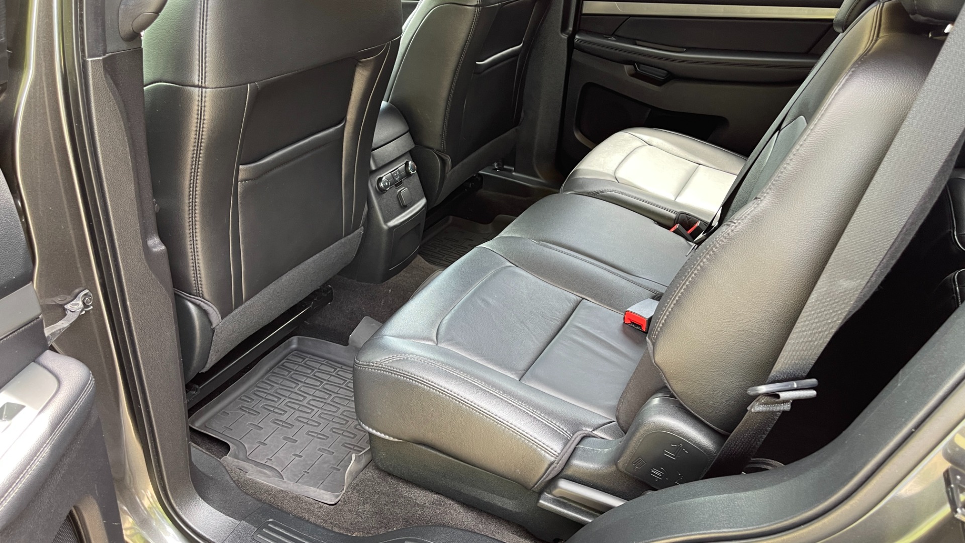 Used 2018 Ford Explorer XLT / REMOTE START / LEATHER / 3RD ROW / 20IN WHEELS for sale $31,495 at Formula Imports in Charlotte NC 28227 22