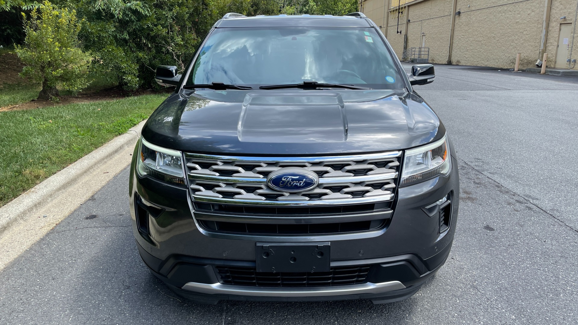 Used 2018 Ford Explorer XLT / REMOTE START / LEATHER / 3RD ROW / 20IN WHEELS for sale $31,495 at Formula Imports in Charlotte NC 28227 3