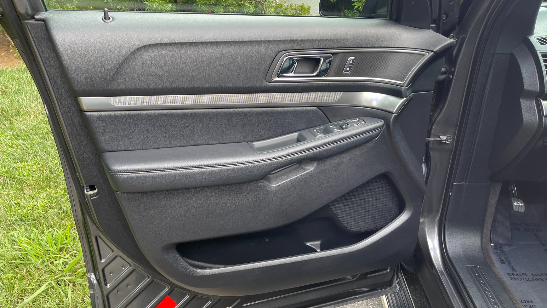 Used 2018 Ford Explorer XLT / REMOTE START / LEATHER / 3RD ROW / 20IN WHEELS for sale $31,495 at Formula Imports in Charlotte NC 28227 39