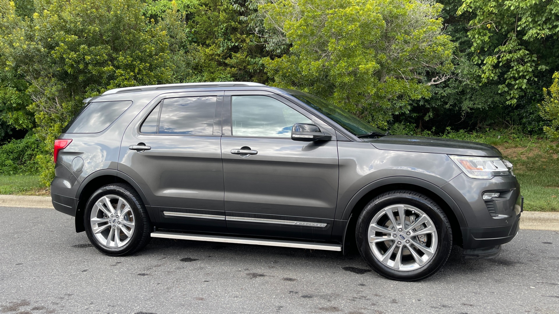 Used 2018 Ford Explorer XLT / REMOTE START / LEATHER / 3RD ROW / 20IN WHEELS for sale $31,495 at Formula Imports in Charlotte NC 28227 4