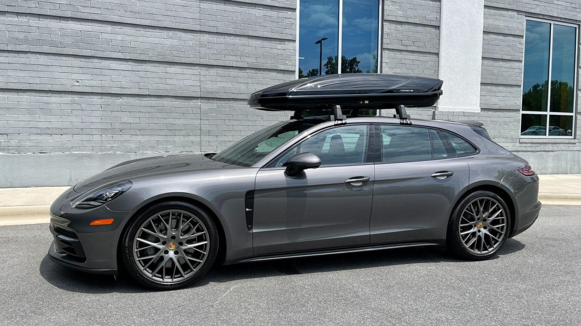 Used 2018 Porsche Panamera 4S / SPORT TURISMO / PREMIUM / SKI BOX / 21IN SPORT DESIGN WHEELS for sale $96,500 at Formula Imports in Charlotte NC 28227 12