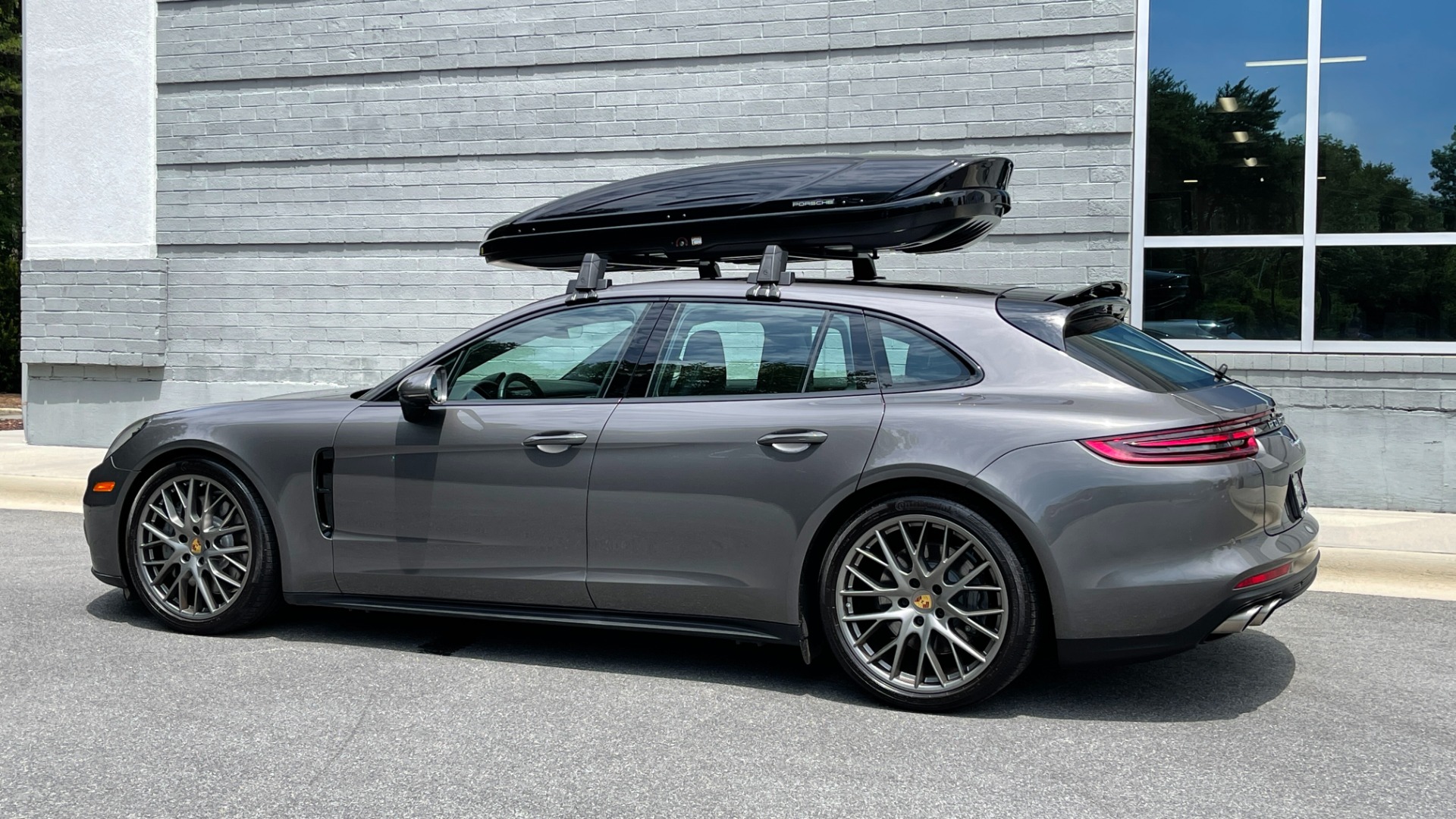 Used 2018 Porsche Panamera 4S / SPORT TURISMO / PREMIUM / SKI BOX / 21IN SPORT DESIGN WHEELS for sale $96,500 at Formula Imports in Charlotte NC 28227 13