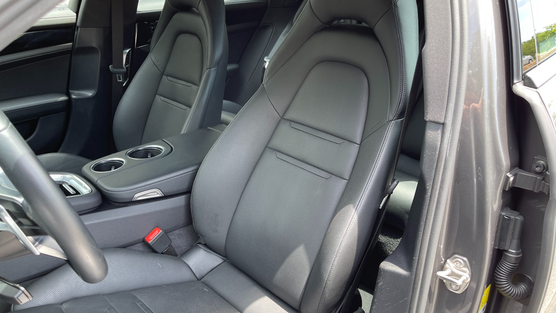 Used 2018 Porsche Panamera 4S / SPORT TURISMO / PREMIUM / SKI BOX / 21IN SPORT DESIGN WHEELS for sale $96,500 at Formula Imports in Charlotte NC 28227 20