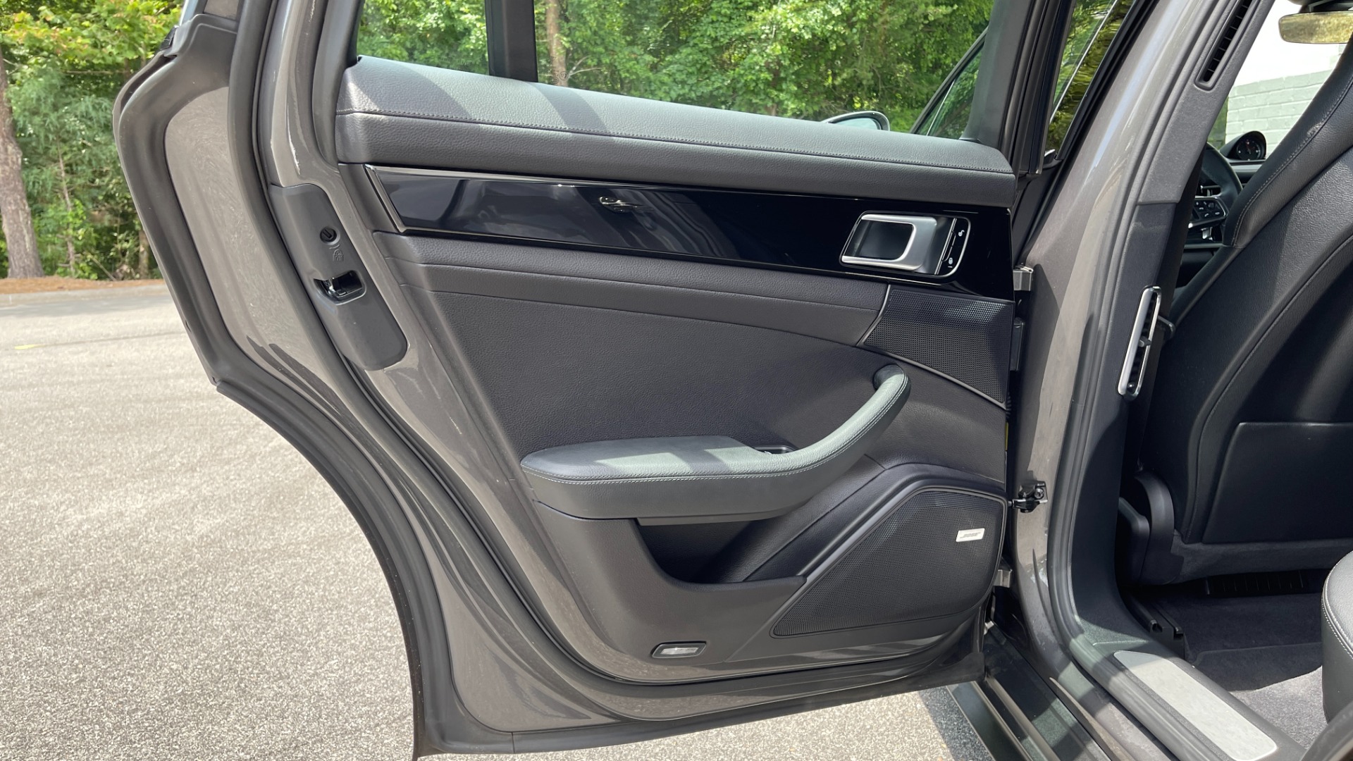 Used 2018 Porsche Panamera Sport Turismo 4S / SPORT TURISMO / PREMIUM / SKI BOX / 21IN SPORT DESIGN WHEELS for sale $89,999 at Formula Imports in Charlotte NC 28227 26