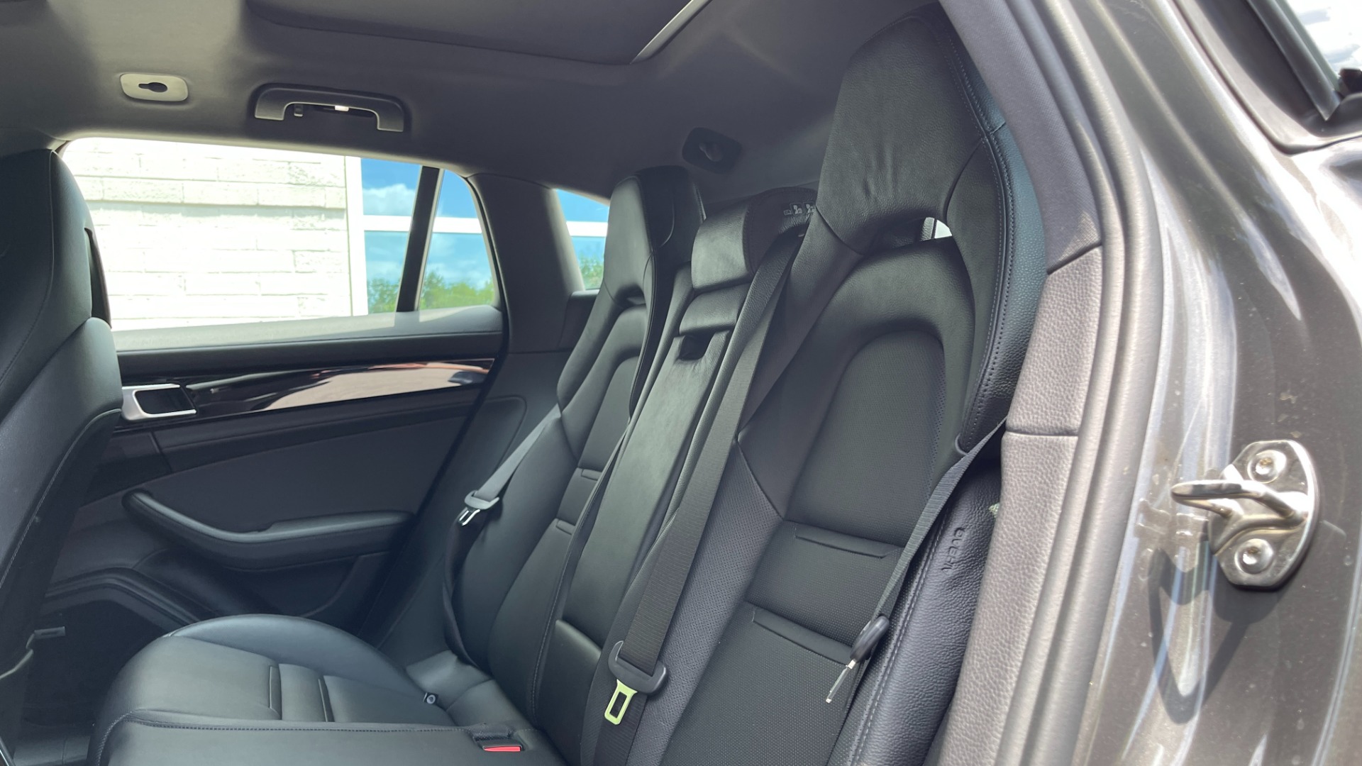 Used 2018 Porsche Panamera 4S / SPORT TURISMO / PREMIUM / SKI BOX / 21IN SPORT DESIGN WHEELS for sale $96,500 at Formula Imports in Charlotte NC 28227 29