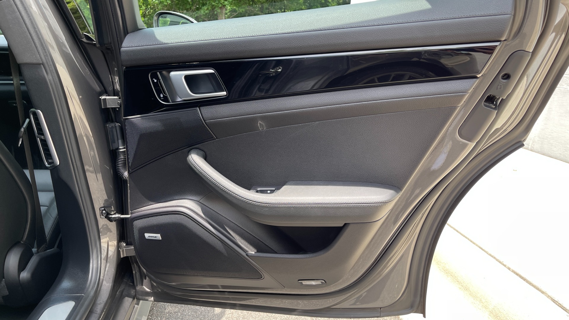 Used 2018 Porsche Panamera Sport Turismo 4S / SPORT TURISMO / PREMIUM / SKI BOX / 21IN SPORT DESIGN WHEELS for sale $89,999 at Formula Imports in Charlotte NC 28227 30