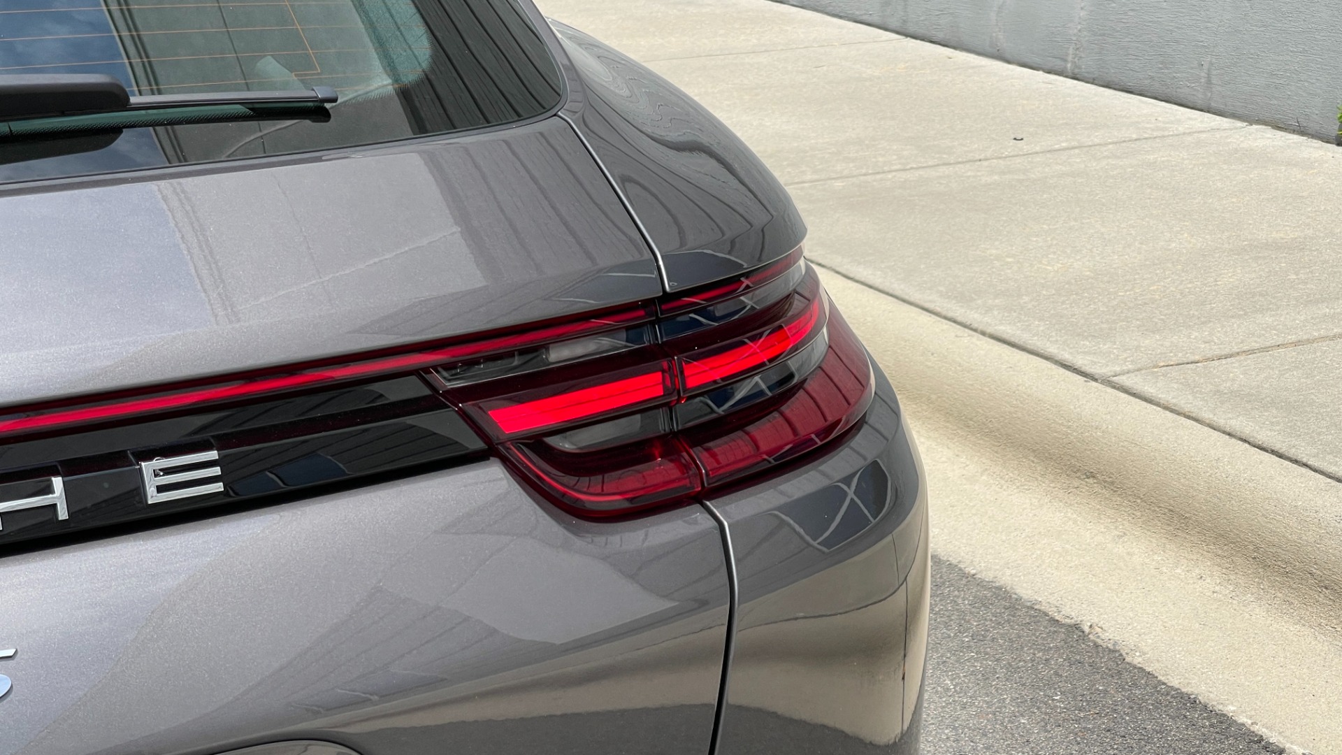 Used 2018 Porsche Panamera Sport Turismo 4S / SPORT TURISMO / PREMIUM / SKI BOX / 21IN SPORT DESIGN WHEELS for sale $89,999 at Formula Imports in Charlotte NC 28227 37