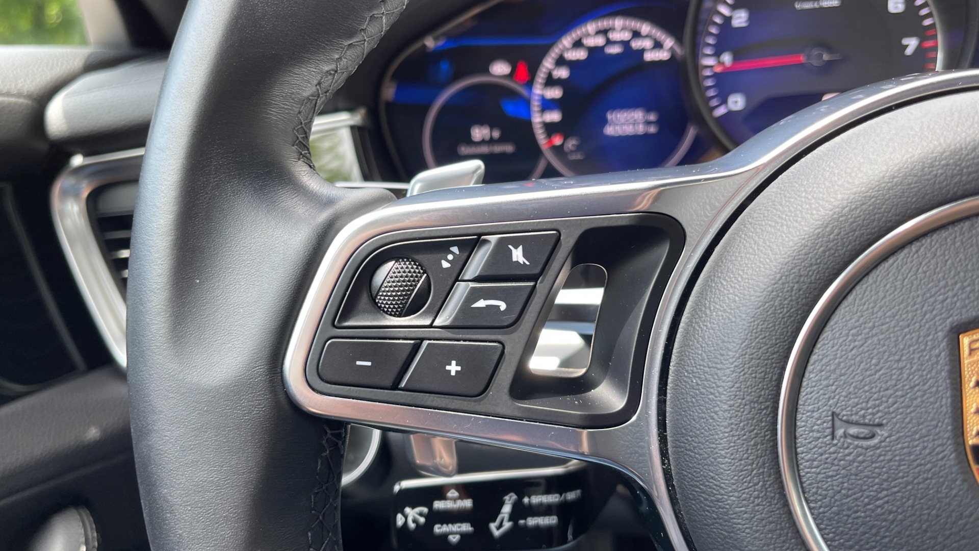 Used 2018 Porsche Panamera 4S / SPORT TURISMO / PREMIUM / SKI BOX / 21IN SPORT DESIGN WHEELS for sale $96,500 at Formula Imports in Charlotte NC 28227 54
