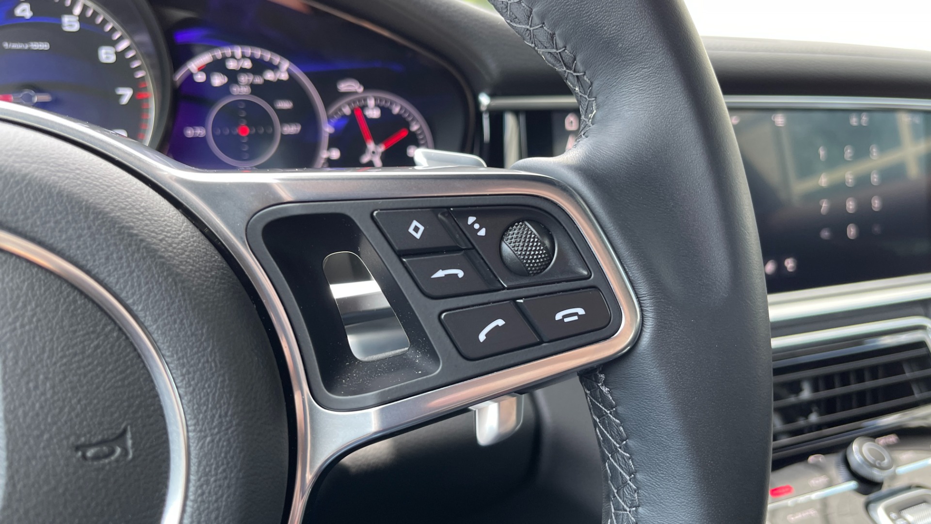 Used 2018 Porsche Panamera 4S / SPORT TURISMO / PREMIUM / SKI BOX / 21IN SPORT DESIGN WHEELS for sale $96,500 at Formula Imports in Charlotte NC 28227 55