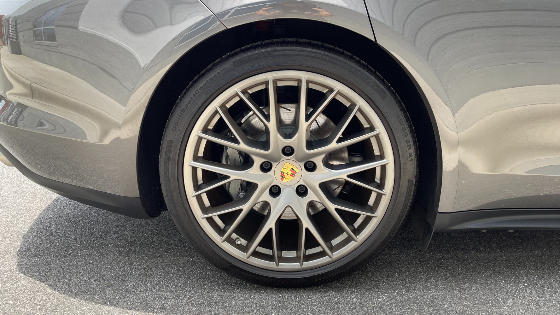 Used 2018 Porsche Panamera Sport Turismo 4S / SPORT TURISMO / PREMIUM / SKI BOX / 21IN SPORT DESIGN WHEELS for sale $89,999 at Formula Imports in Charlotte NC 28227 63