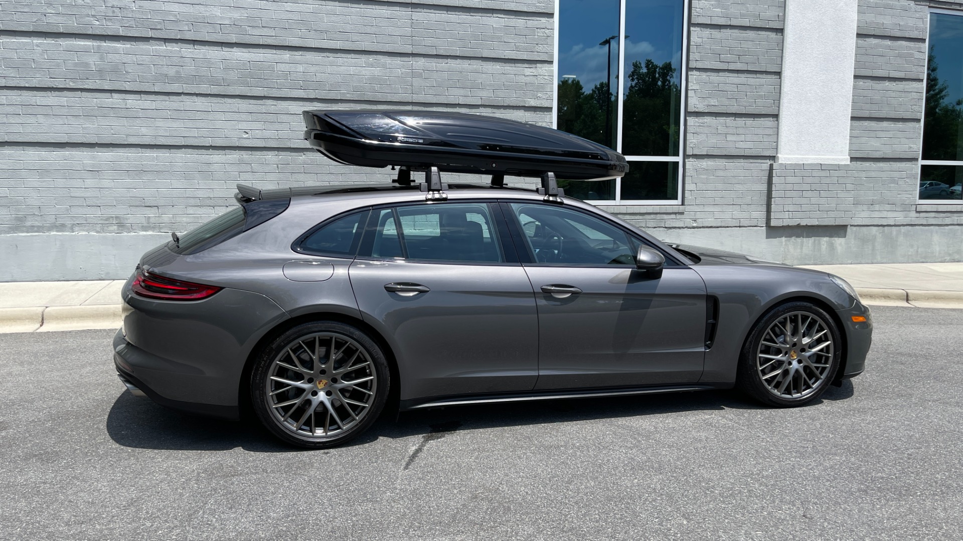 Used 2018 Porsche Panamera 4S / SPORT TURISMO / PREMIUM / SKI BOX / 21IN SPORT DESIGN WHEELS for sale $96,500 at Formula Imports in Charlotte NC 28227 8