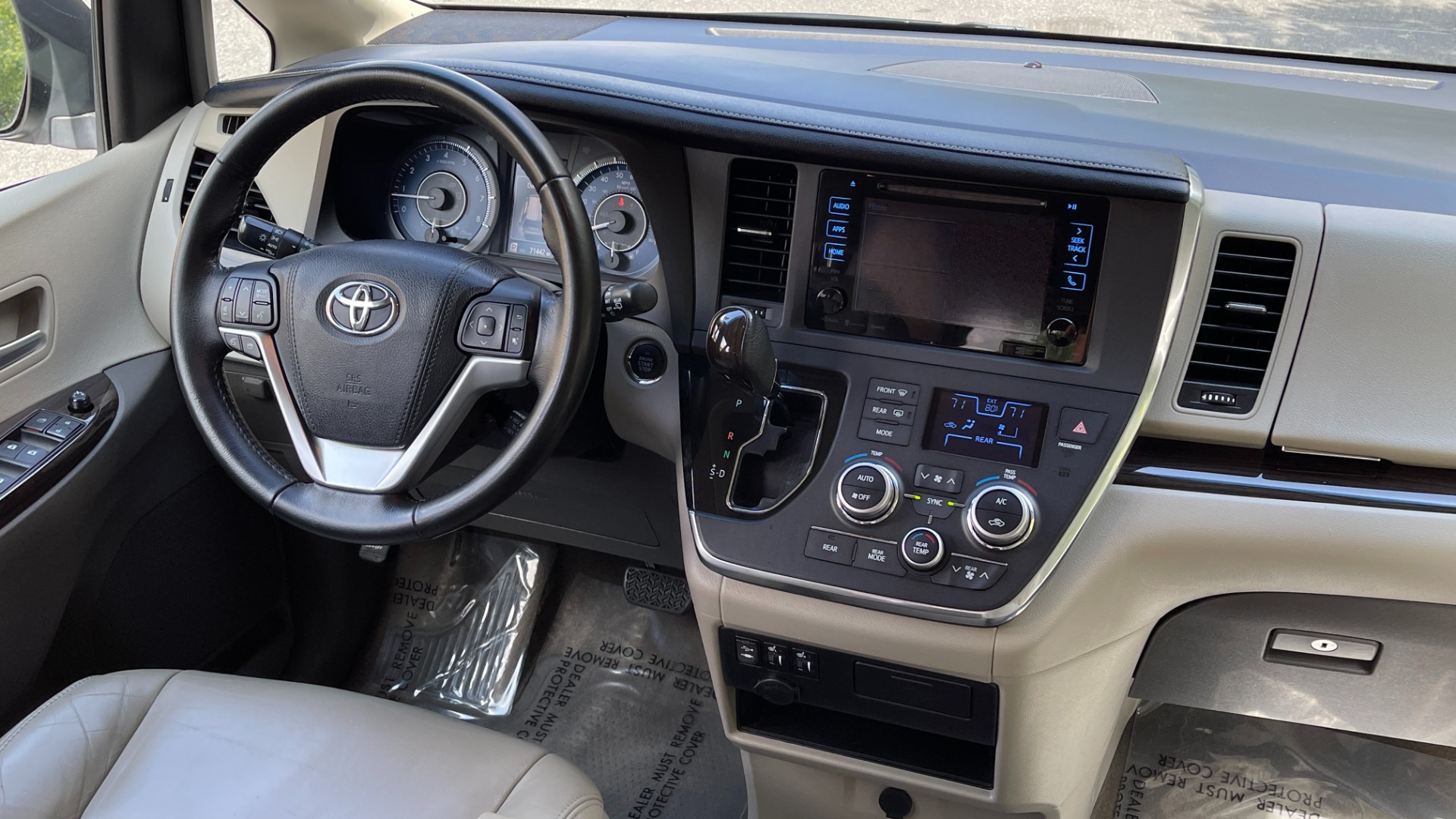 Used 2016 Toyota Sienna XLE / NAVIGATION PACK / REAVIEW / PARKING ASSIST / ENTUNE DISPLAY for sale Sold at Formula Imports in Charlotte NC 28227 11