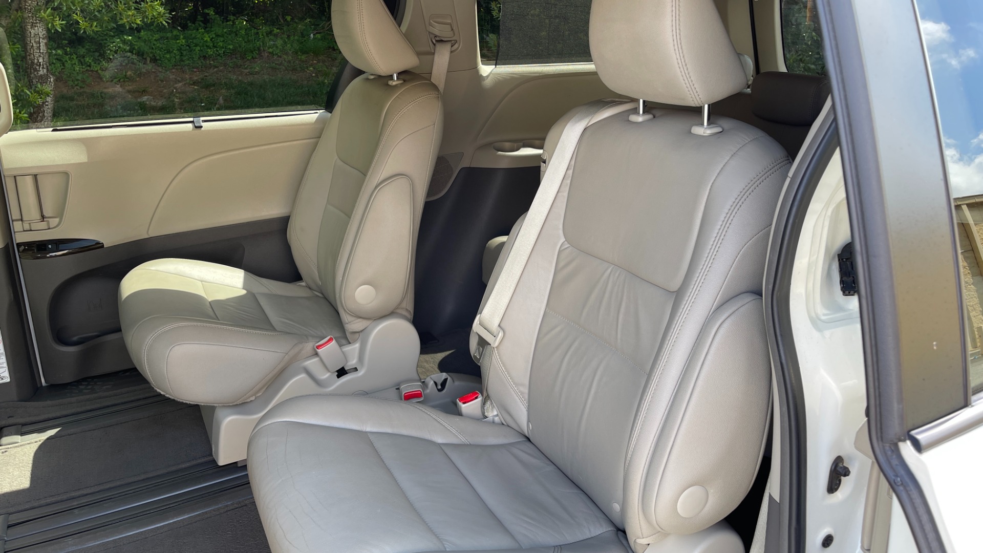 Used 2016 Toyota Sienna XLE / NAVIGATION PACK / REAVIEW / PARKING ASSIST / ENTUNE DISPLAY for sale Sold at Formula Imports in Charlotte NC 28227 13