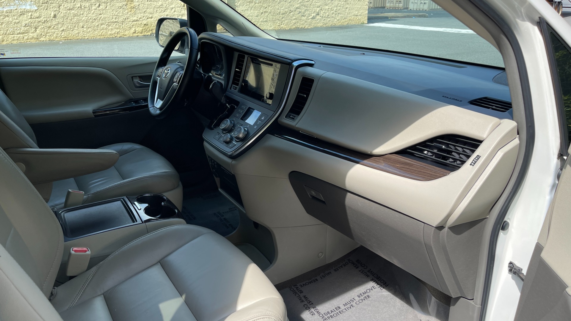 Used 2016 Toyota Sienna XLE / NAVIGATION PACK / REAVIEW / PARKING ASSIST / ENTUNE DISPLAY for sale Sold at Formula Imports in Charlotte NC 28227 15