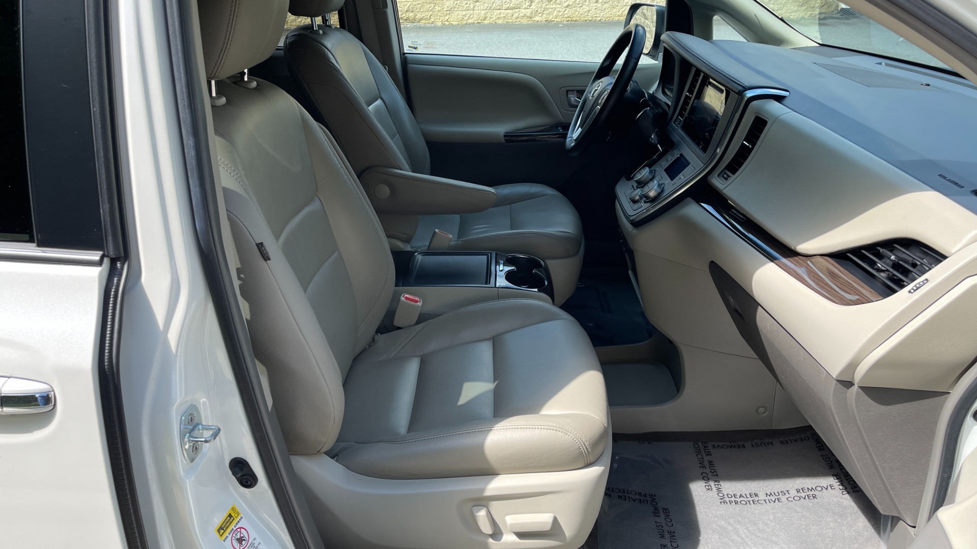 Used 2016 Toyota Sienna XLE / NAVIGATION PACK / REAVIEW / PARKING ASSIST / ENTUNE DISPLAY for sale Sold at Formula Imports in Charlotte NC 28227 16