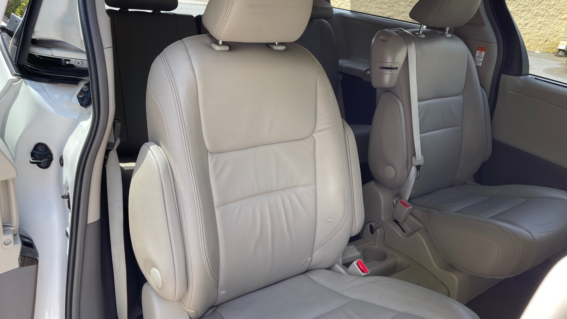 Used 2016 Toyota Sienna XLE / NAVIGATION PACK / REAVIEW / PARKING ASSIST / ENTUNE DISPLAY for sale Sold at Formula Imports in Charlotte NC 28227 18
