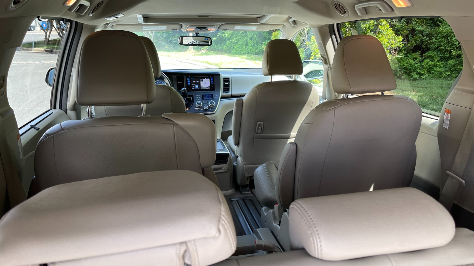 Used 2016 Toyota Sienna XLE / NAVIGATION PACK / REAVIEW / PARKING ASSIST / ENTUNE DISPLAY for sale Sold at Formula Imports in Charlotte NC 28227 19