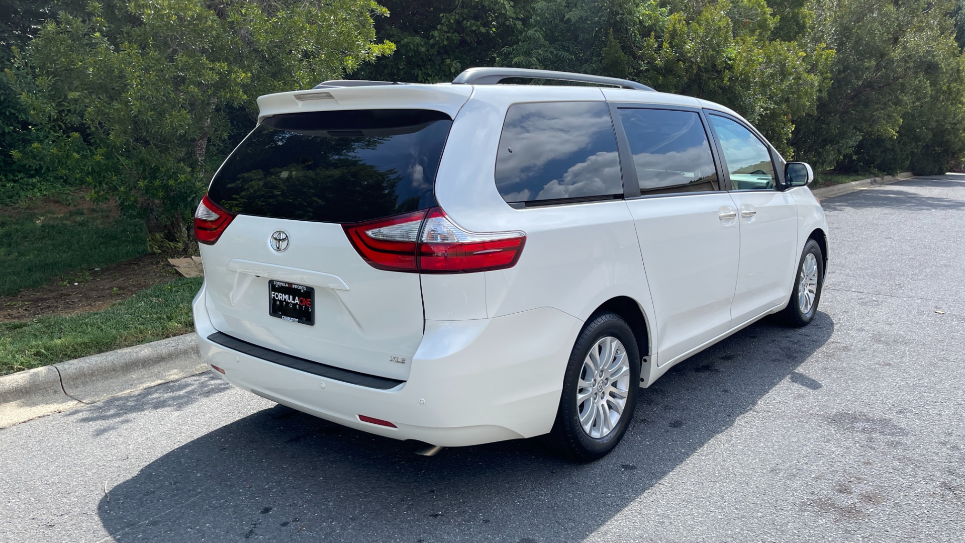 Used 2016 Toyota Sienna XLE / NAVIGATION PACK / REAVIEW / PARKING ASSIST / ENTUNE DISPLAY for sale Sold at Formula Imports in Charlotte NC 28227 2