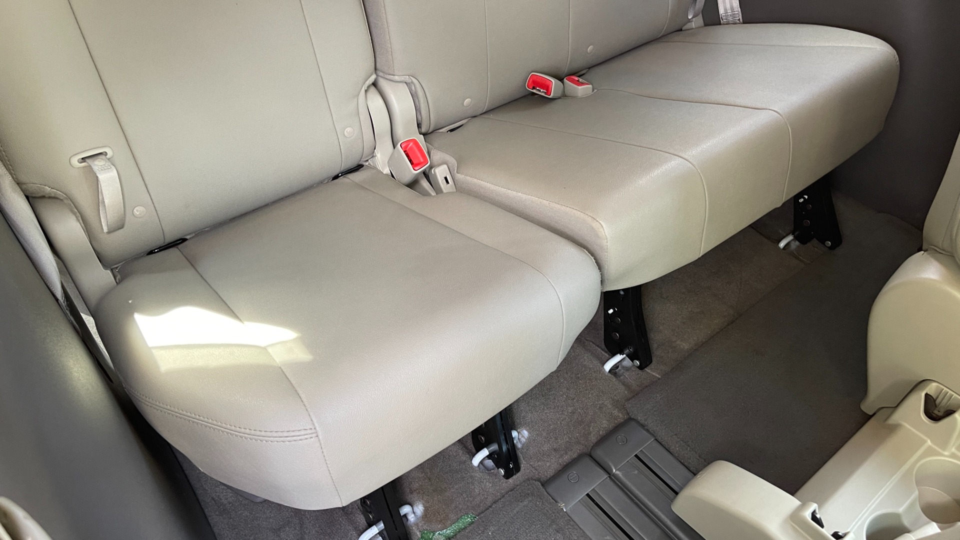 Used 2016 Toyota Sienna XLE / NAVIGATION PACK / REAVIEW / PARKING ASSIST / ENTUNE DISPLAY for sale Sold at Formula Imports in Charlotte NC 28227 22
