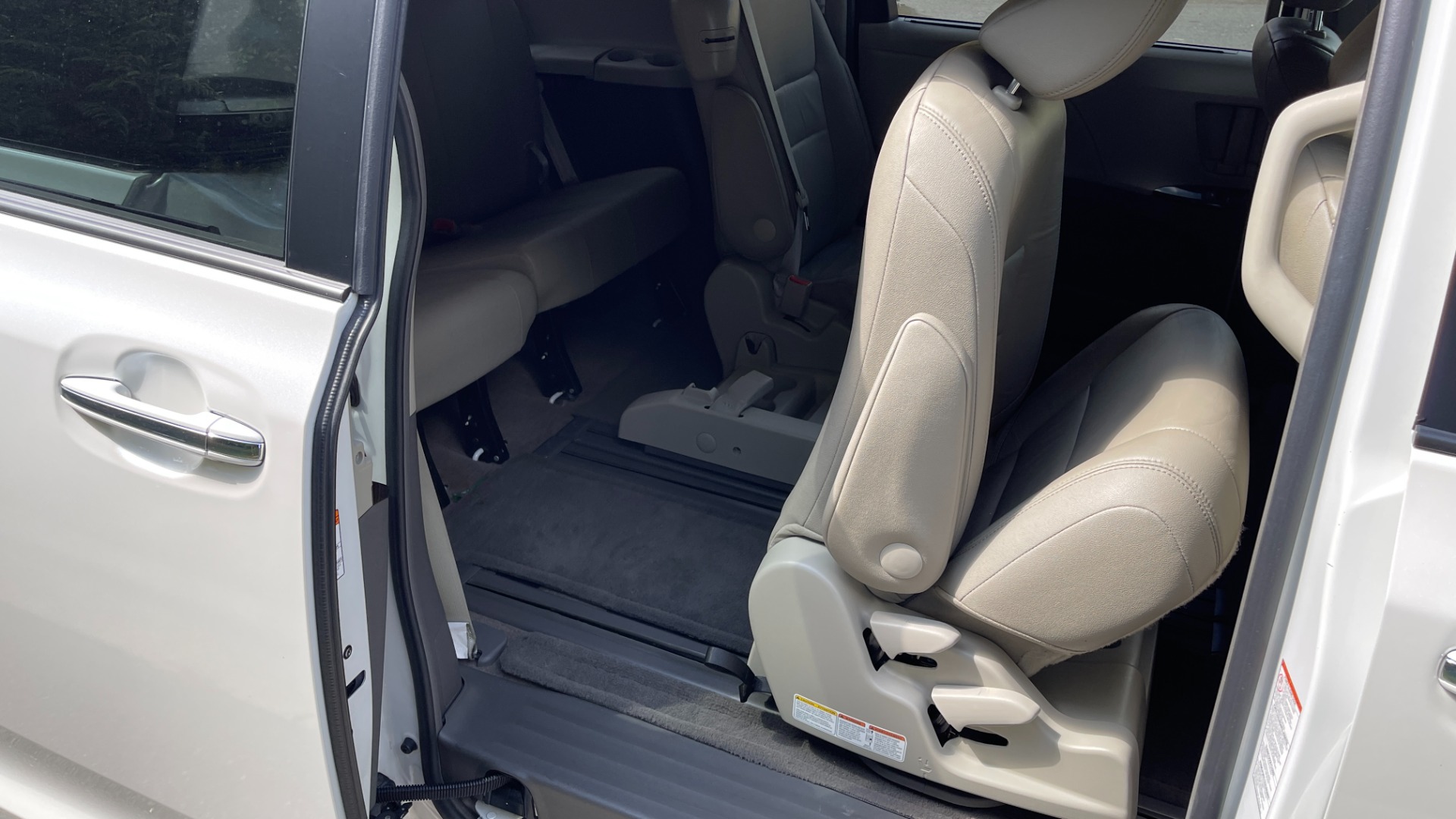 Used 2016 Toyota Sienna XLE / NAVIGATION PACK / REAVIEW / PARKING ASSIST / ENTUNE DISPLAY for sale Sold at Formula Imports in Charlotte NC 28227 23