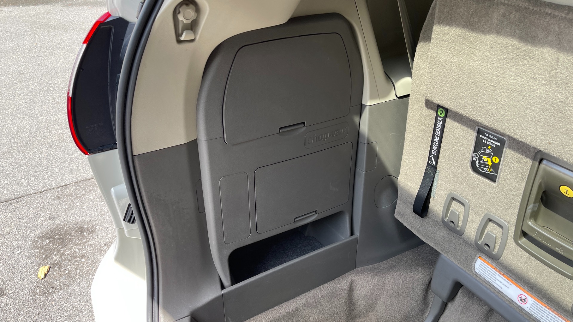 Used 2016 Toyota Sienna XLE / NAVIGATION PACK / REAVIEW / PARKING ASSIST / ENTUNE DISPLAY for sale Sold at Formula Imports in Charlotte NC 28227 24