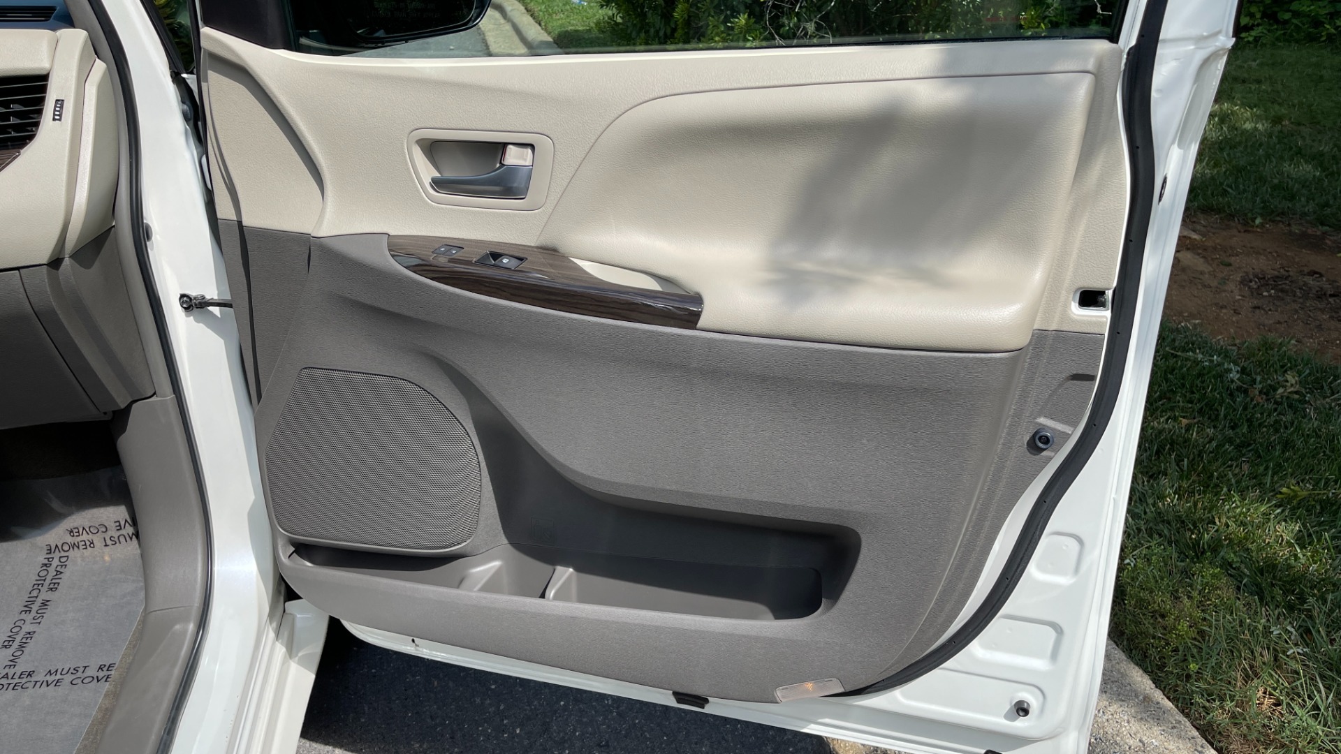 Used 2016 Toyota Sienna XLE / NAVIGATION PACK / REAVIEW / PARKING ASSIST / ENTUNE DISPLAY for sale Sold at Formula Imports in Charlotte NC 28227 26