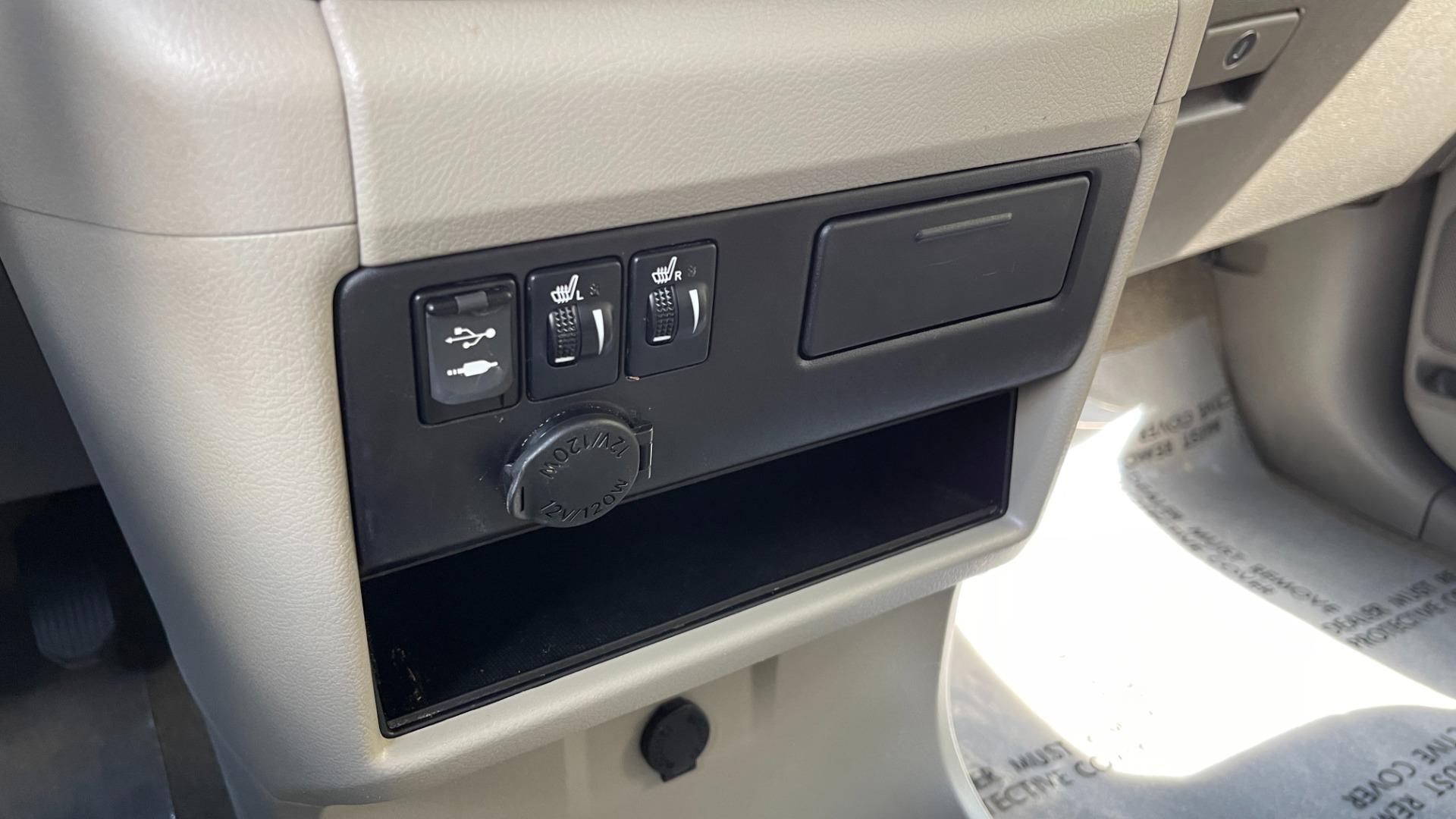 Used 2016 Toyota Sienna XLE / NAVIGATION PACK / REAVIEW / PARKING ASSIST / ENTUNE DISPLAY for sale Sold at Formula Imports in Charlotte NC 28227 43