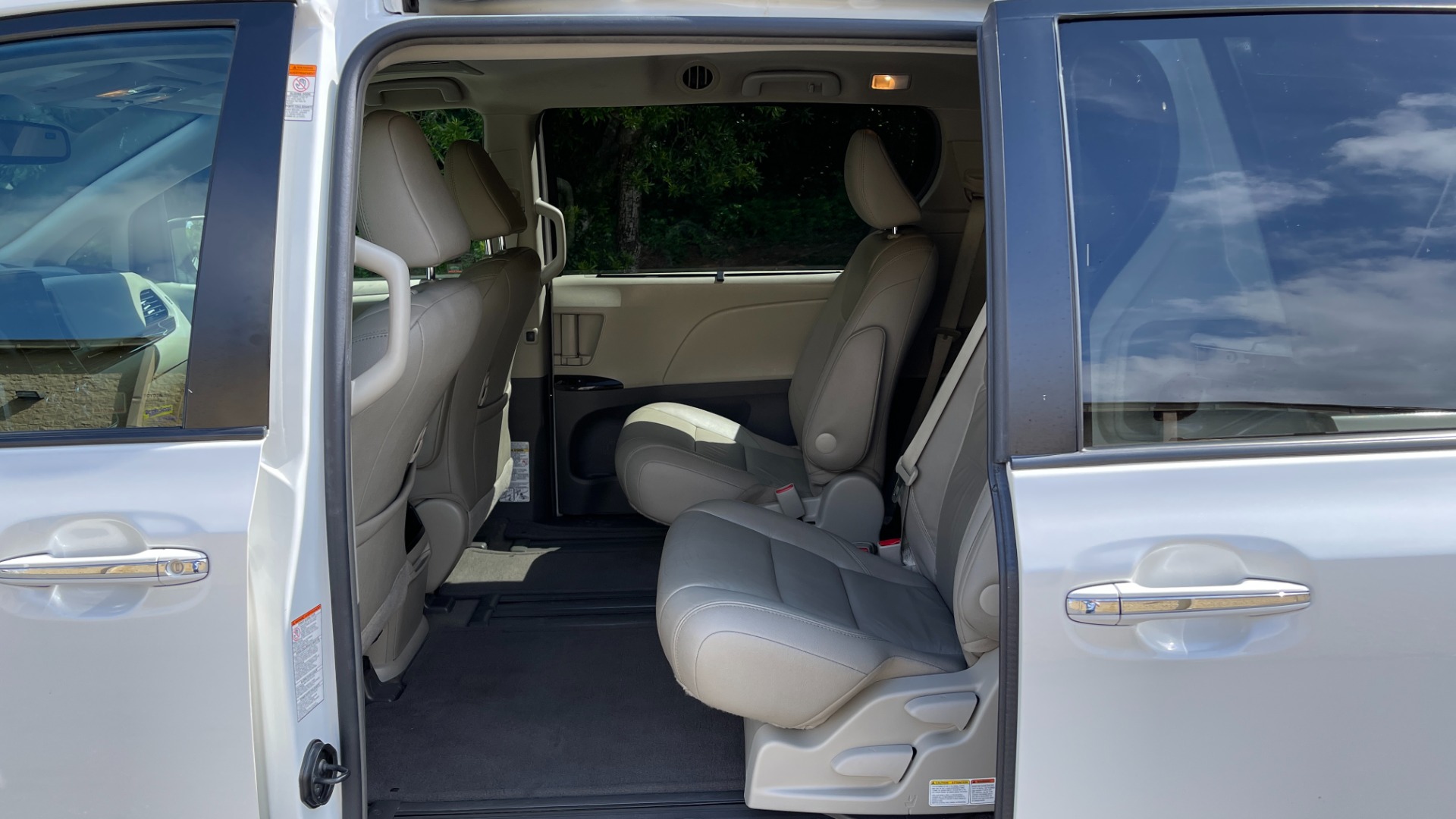 Used 2016 Toyota Sienna XLE / NAVIGATION PACK / REAVIEW / PARKING ASSIST / ENTUNE DISPLAY for sale Sold at Formula Imports in Charlotte NC 28227 48