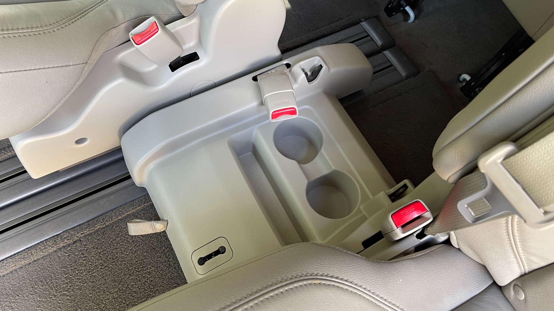 Used 2016 Toyota Sienna XLE / NAVIGATION PACK / REAVIEW / PARKING ASSIST / ENTUNE DISPLAY for sale Sold at Formula Imports in Charlotte NC 28227 49