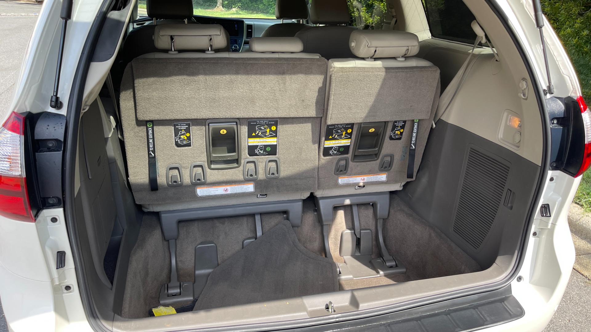 Used 2016 Toyota Sienna XLE / NAVIGATION PACK / REAVIEW / PARKING ASSIST / ENTUNE DISPLAY for sale Sold at Formula Imports in Charlotte NC 28227 54