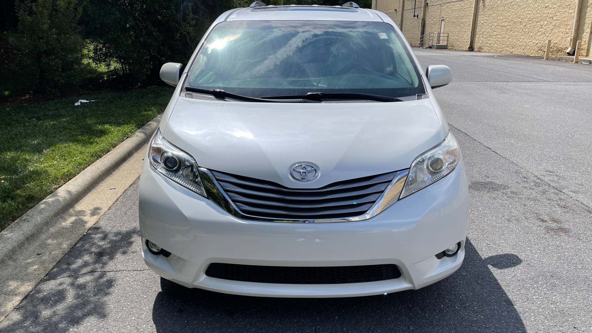Used 2016 Toyota Sienna XLE / NAVIGATION PACK / REAVIEW / PARKING ASSIST / ENTUNE DISPLAY for sale Sold at Formula Imports in Charlotte NC 28227 7