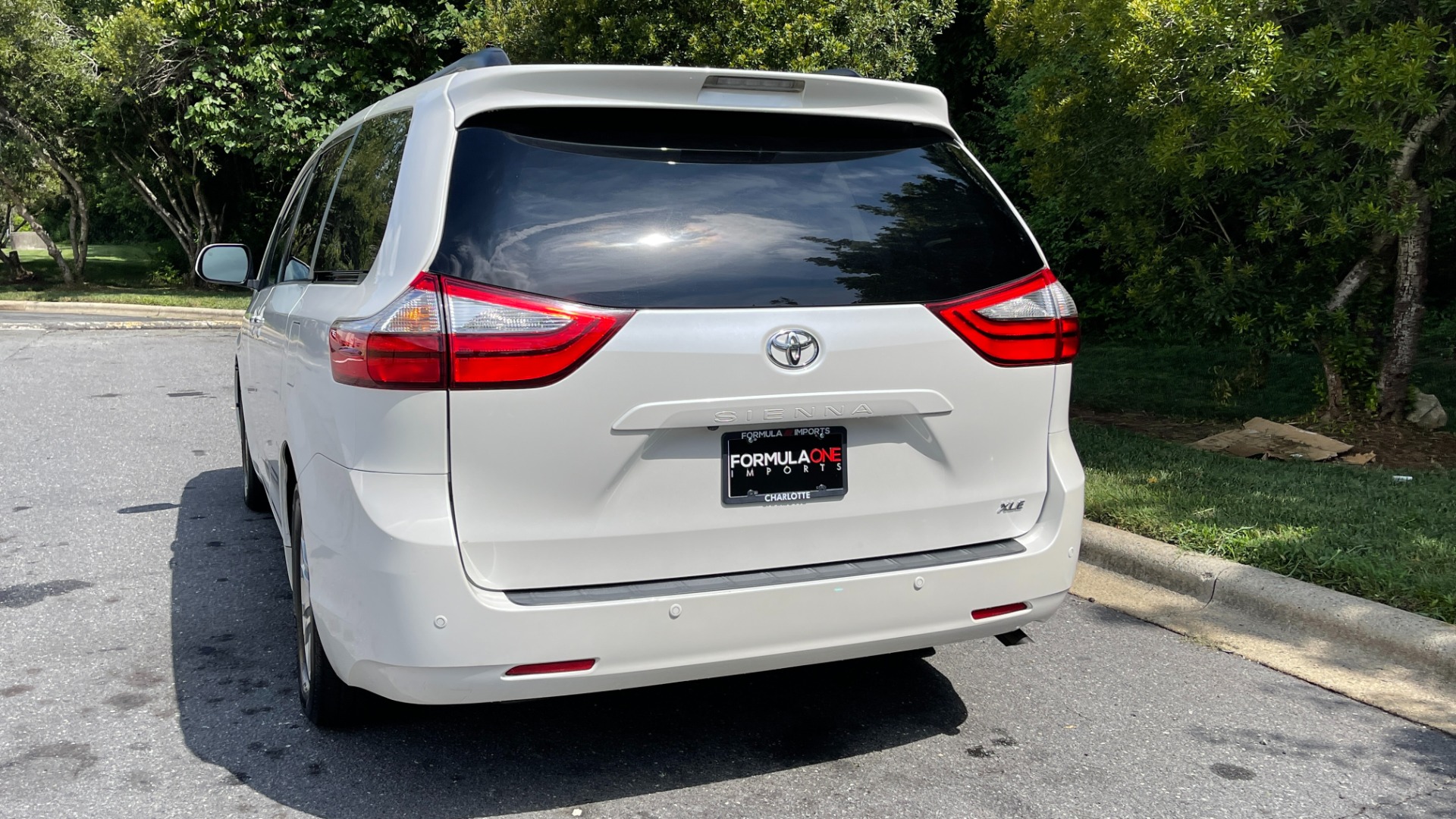 Used 2016 Toyota Sienna XLE / NAVIGATION PACK / REAVIEW / PARKING ASSIST / ENTUNE DISPLAY for sale Sold at Formula Imports in Charlotte NC 28227 8