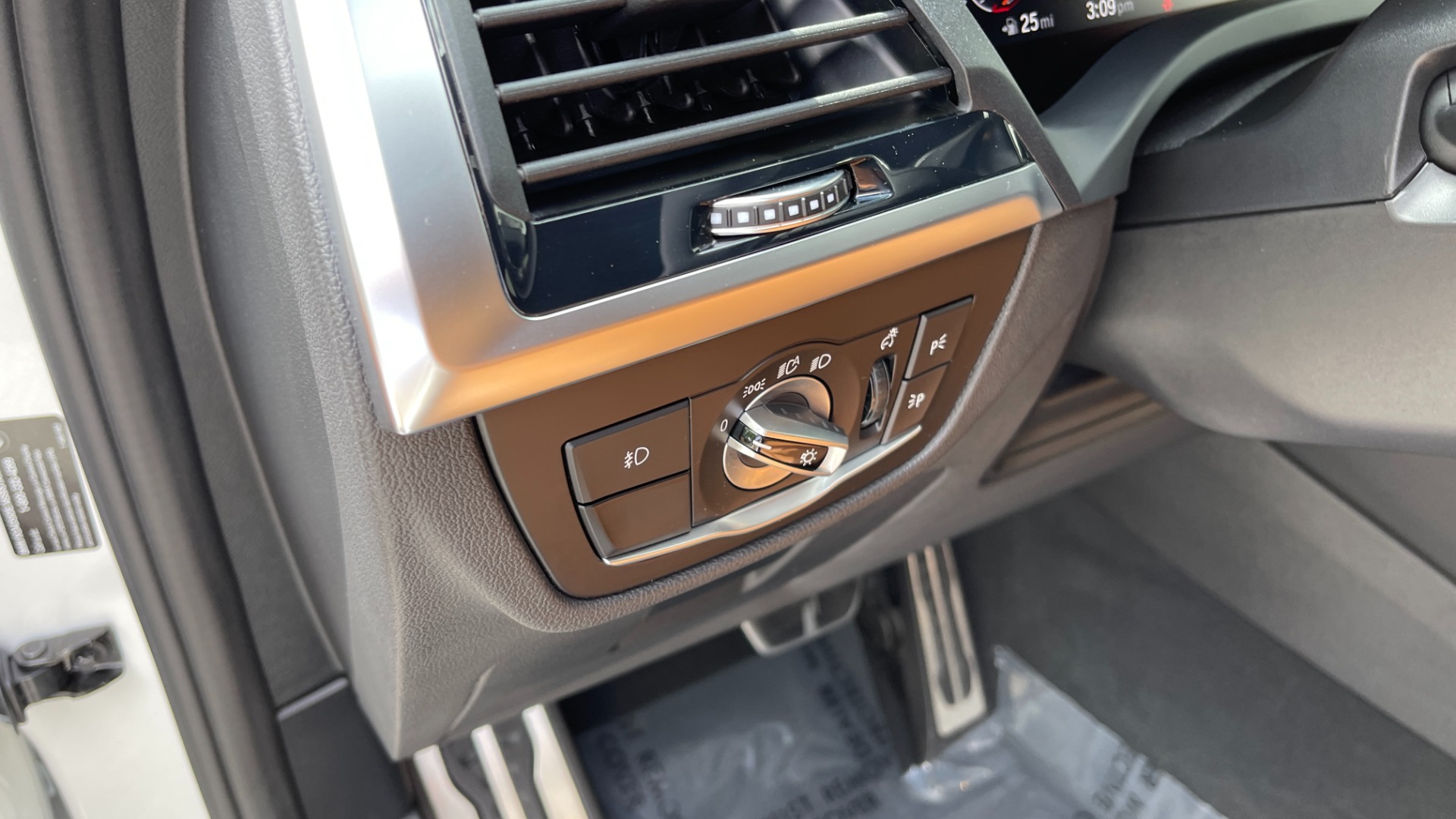 Used 2021 BMW X3 M40i / EXECUTIVE PACKAGE / SHADOWLINE TRIM / HEADS UP DISPLAY / AMBIENT LIG for sale Sold at Formula Imports in Charlotte NC 28227 25