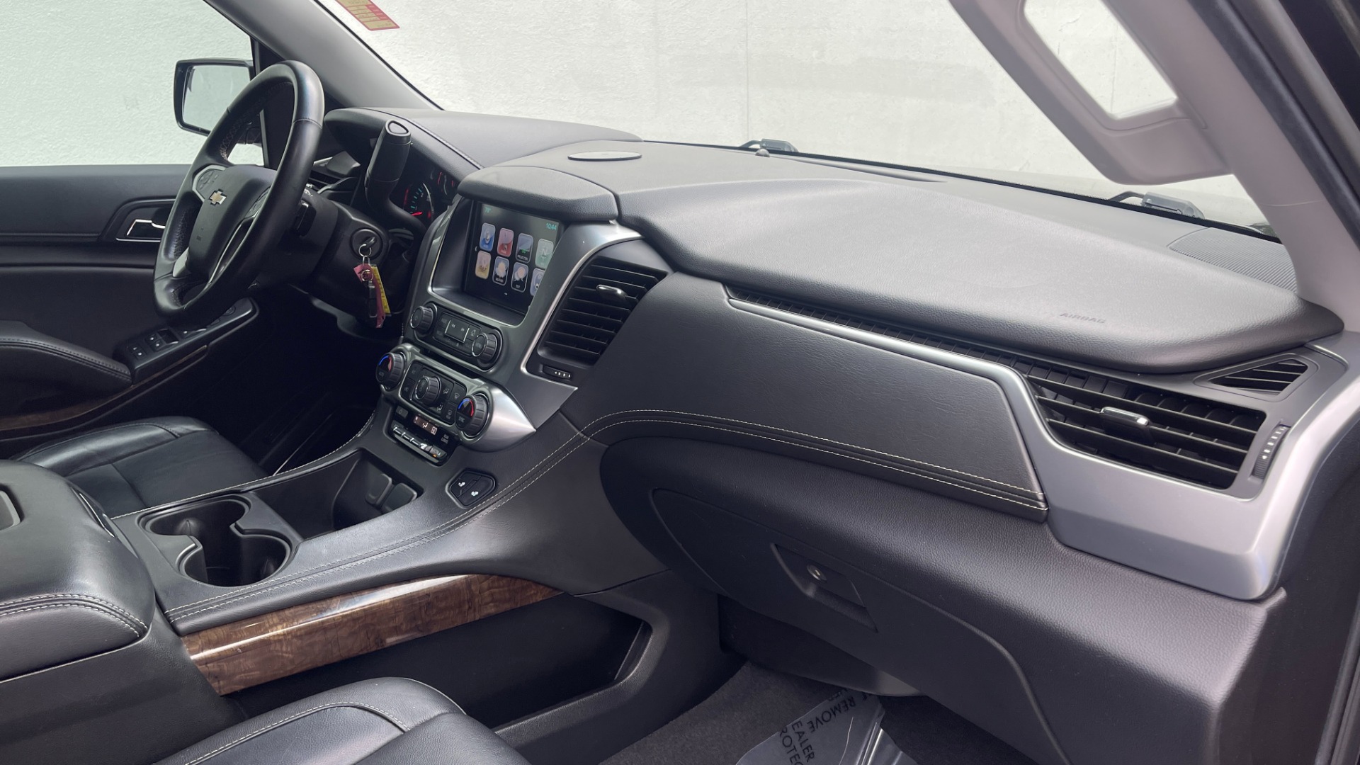 Used 2019 Chevrolet Suburban LT / LEATHER / 4WD / 8IN TOUCH SCREEN / NAVIGATION for sale $36,995 at Formula Imports in Charlotte NC 28227 10