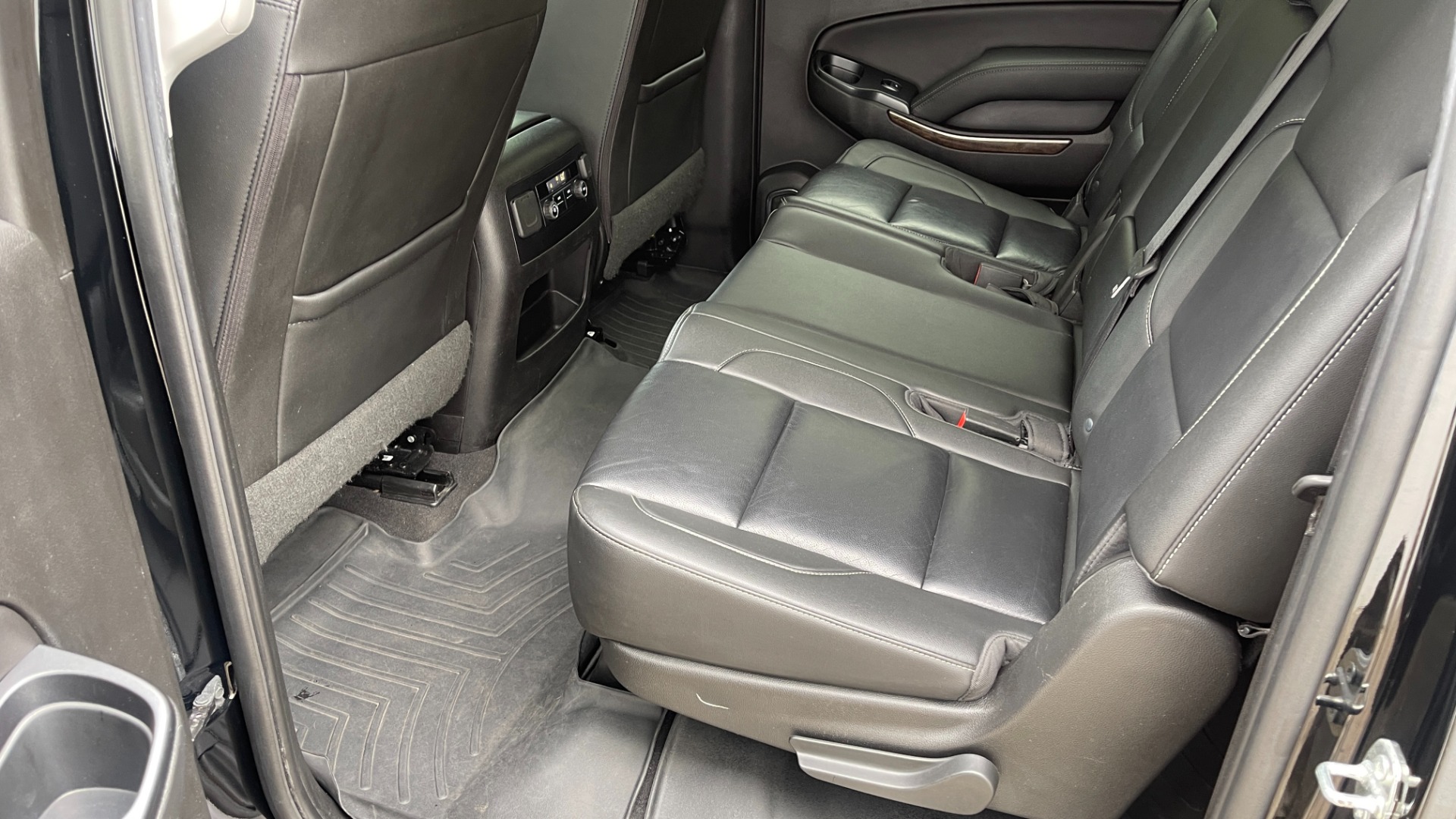 Used 2019 Chevrolet Suburban LT / LEATHER / 4WD / 8IN TOUCH SCREEN / NAVIGATION for sale $36,995 at Formula Imports in Charlotte NC 28227 12