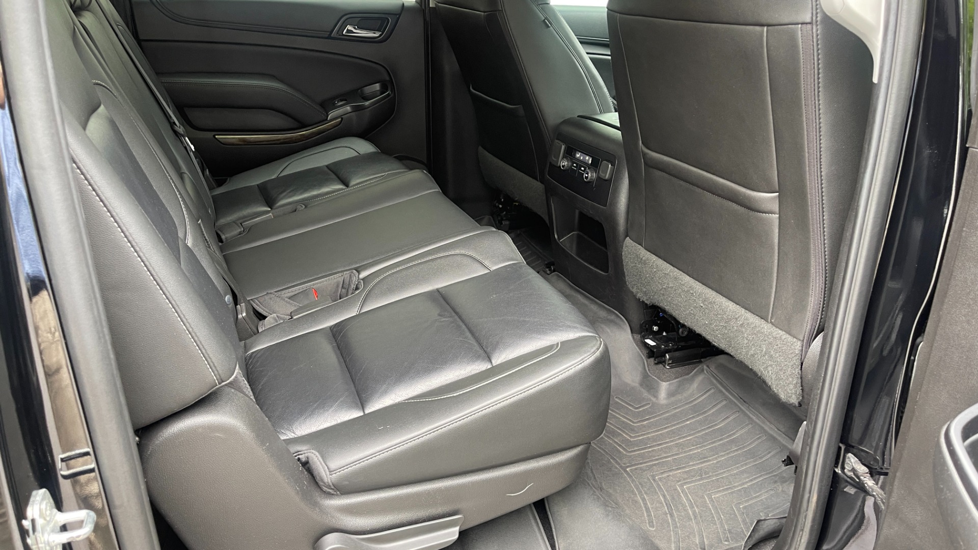Used 2019 Chevrolet Suburban LT / LEATHER / 4WD / 8IN TOUCH SCREEN / NAVIGATION for sale $36,995 at Formula Imports in Charlotte NC 28227 15